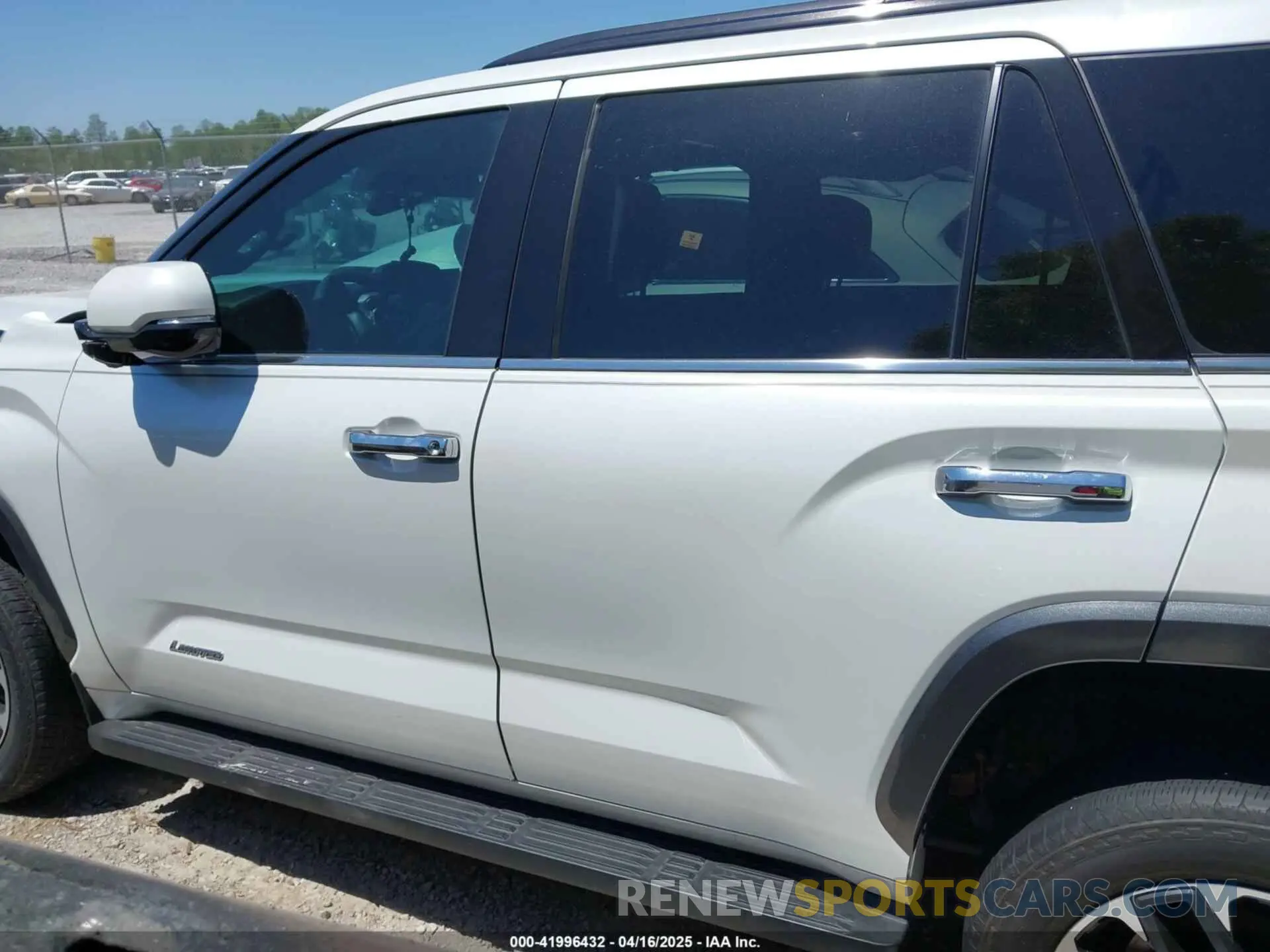 13 fotografías del automóvil dañado 7SVAAABA0PX018132 TOYOTA SEQUOIA 2023