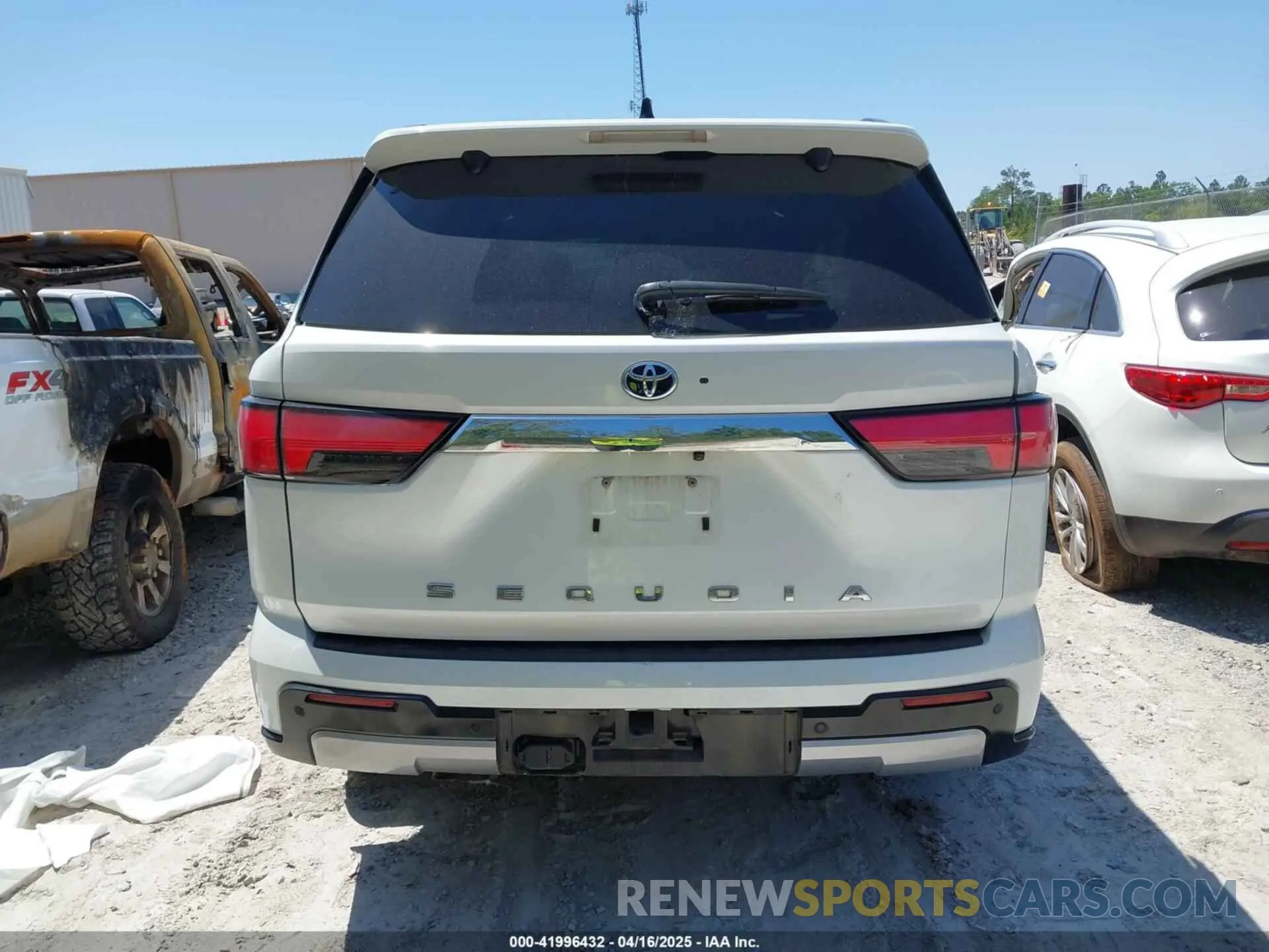 15 fotografías del automóvil dañado 7SVAAABA0PX018132 TOYOTA SEQUOIA 2023