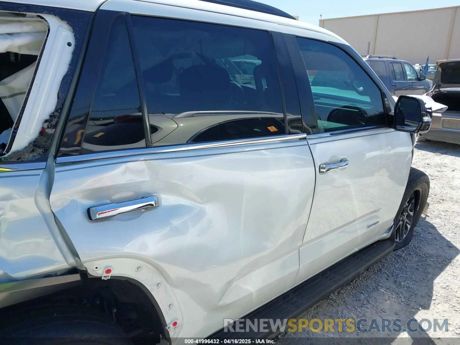 18 fotografías del automóvil dañado 7SVAAABA0PX018132 TOYOTA SEQUOIA 2023