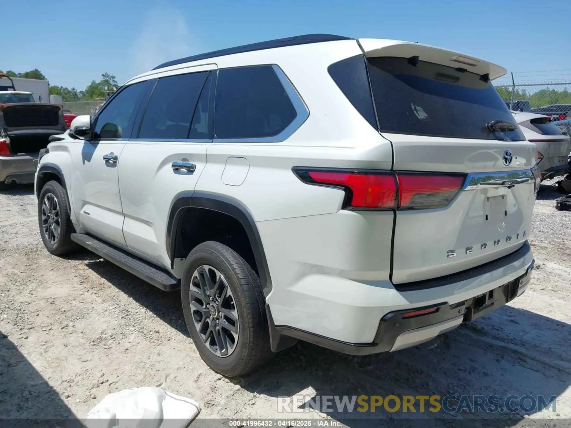 3 fotografías del automóvil dañado 7SVAAABA0PX018132 TOYOTA SEQUOIA 2023
