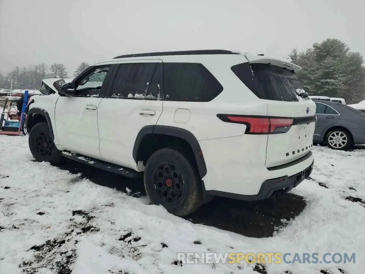 2 fotografías del automóvil dañado 7SVAAABA0PX018843 TOYOTA SEQUOIA 2023