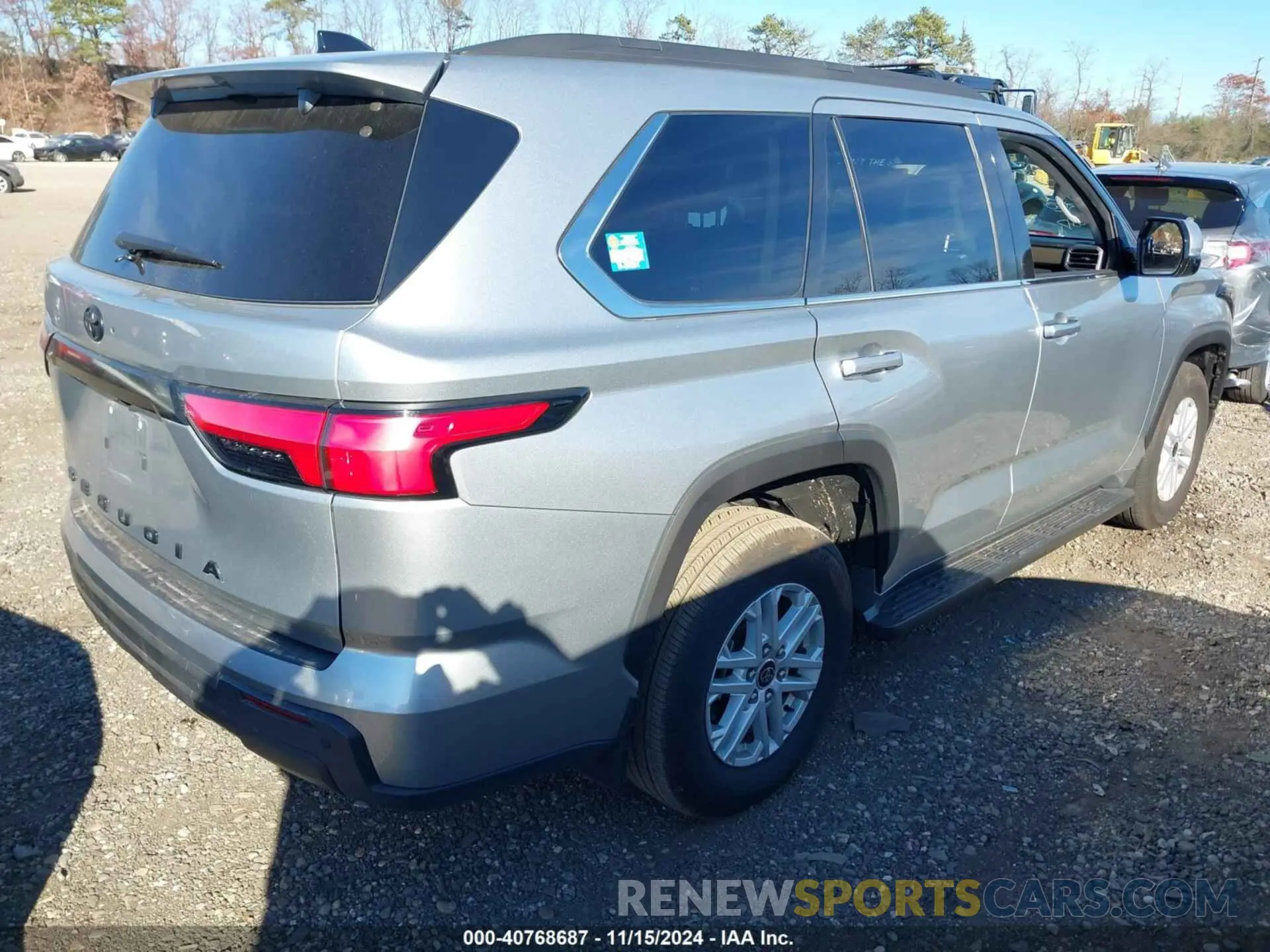 4 fotografías del automóvil dañado 7SVAAABA2PX001655 TOYOTA SEQUOIA 2023