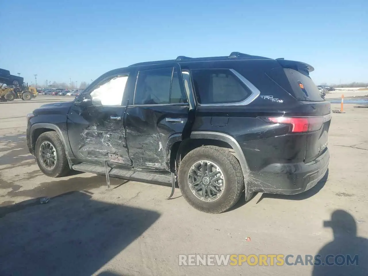 2 fotografías del automóvil dañado 7SVAAABA4PX016500 TOYOTA SEQUOIA 2023