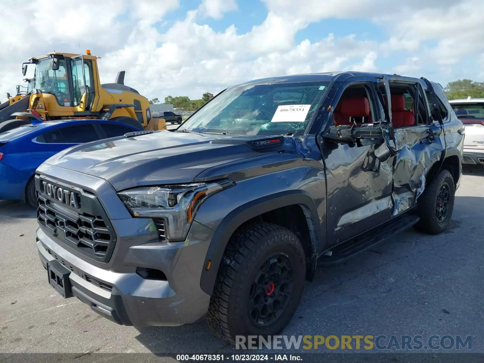 2 fotografías del automóvil dañado 7SVAAABA4PX018702 TOYOTA SEQUOIA 2023