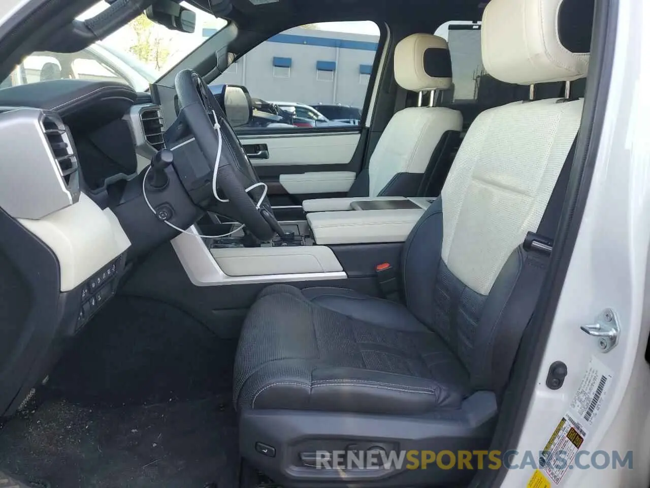 7 fotografías del automóvil dañado 7SVAAABA5PX009474 TOYOTA SEQUOIA 2023