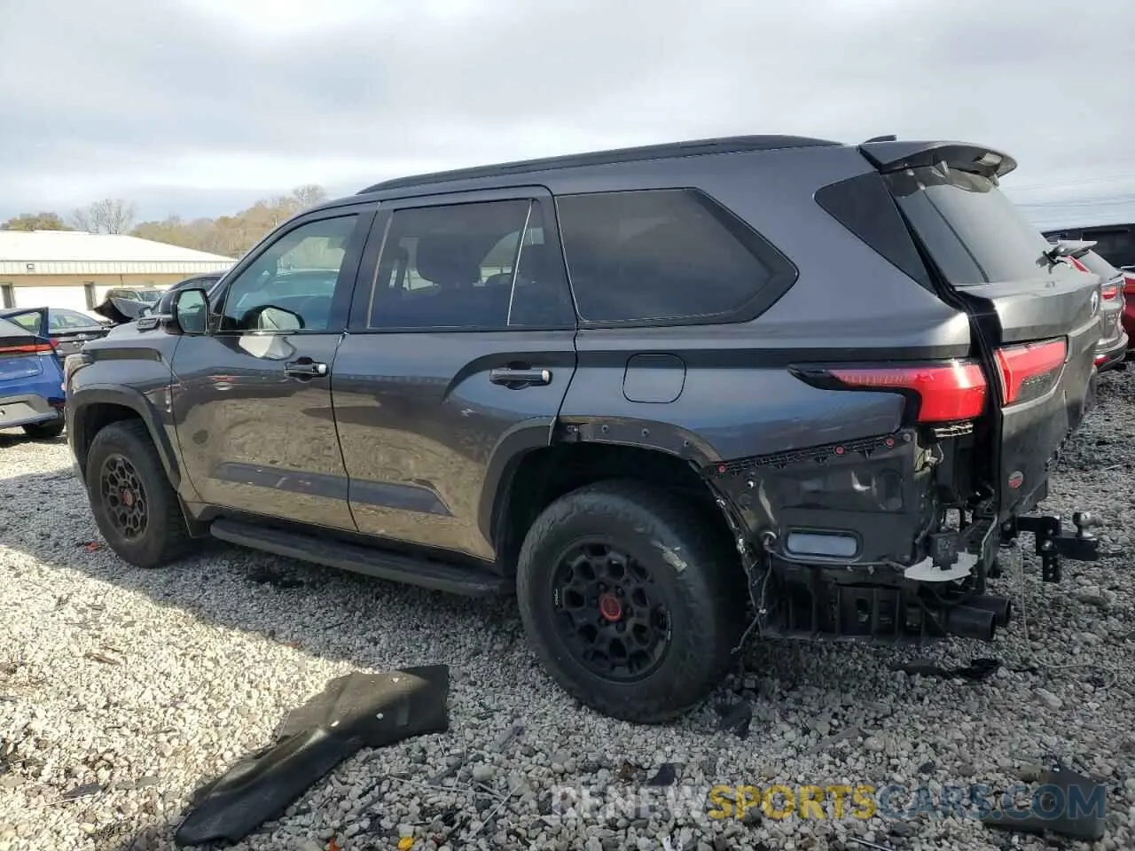 2 fotografías del automóvil dañado 7SVAAABA5PX013993 TOYOTA SEQUOIA 2023