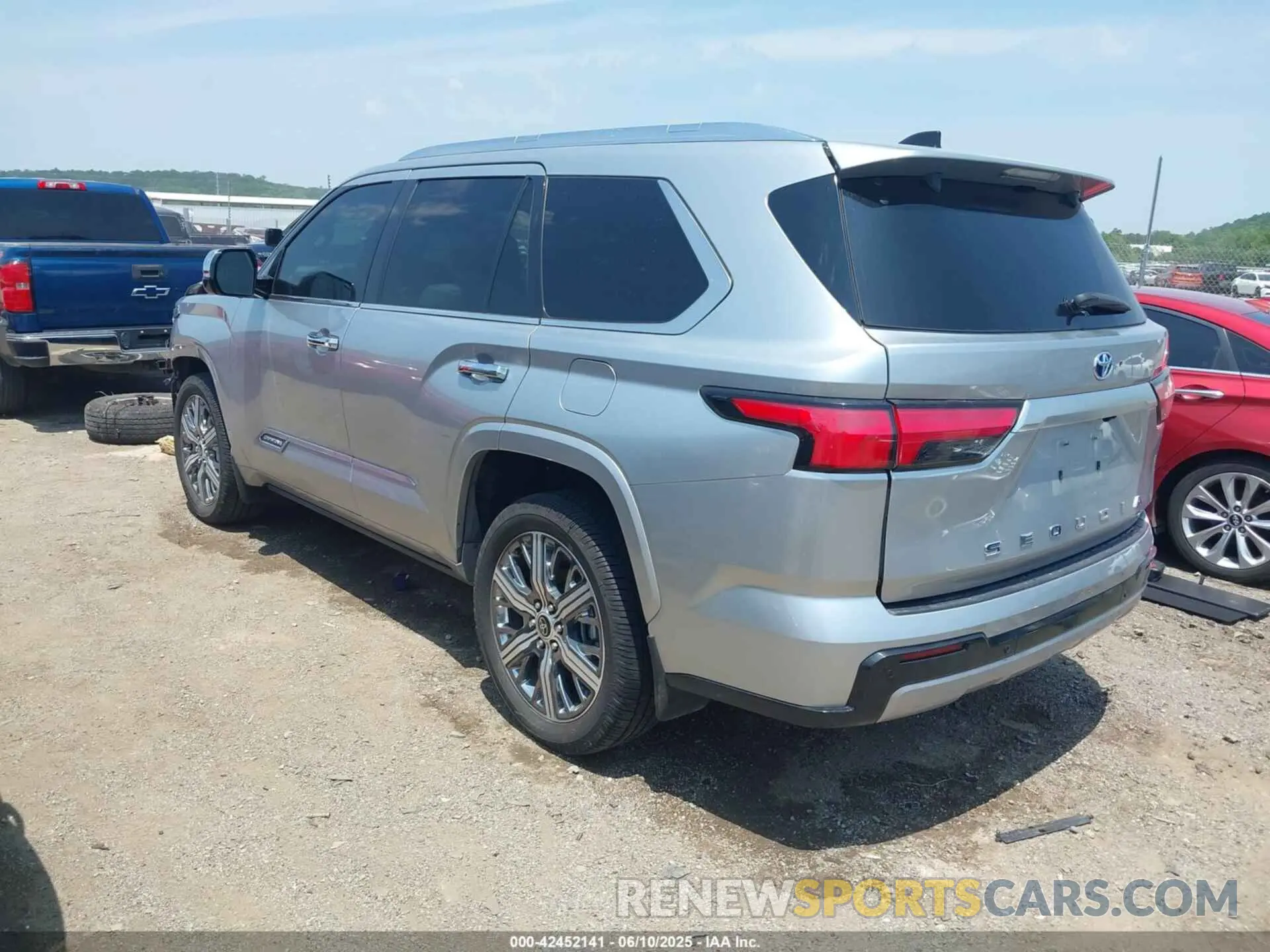 15 fotografías del automóvil dañado 7SVAAABA7PX008987 TOYOTA SEQUOIA 2023