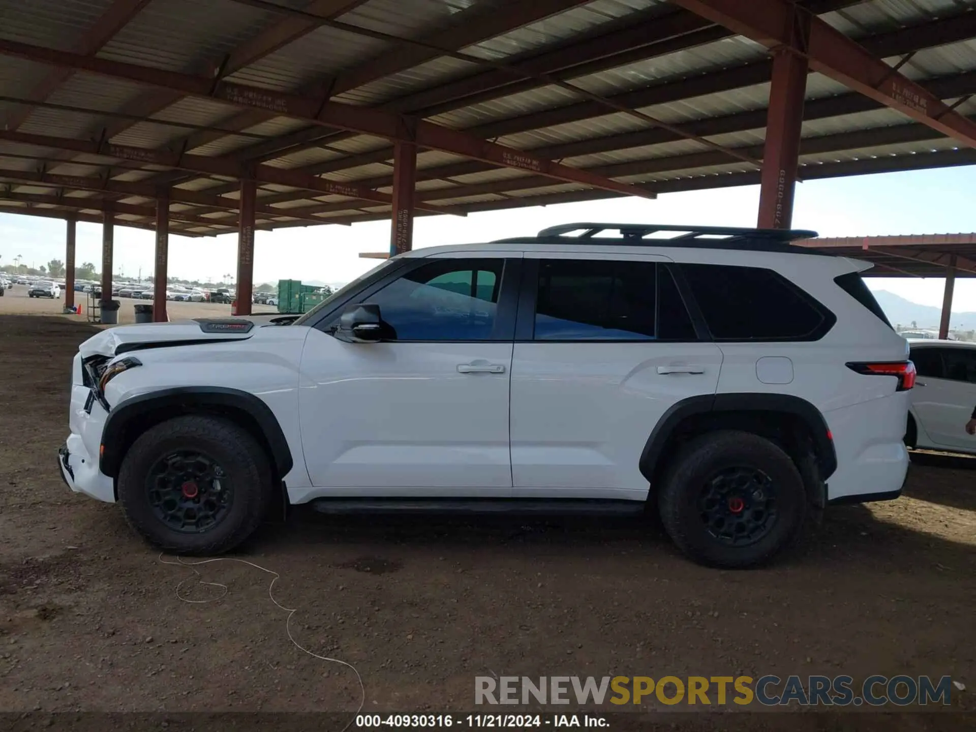 14 fotografías del automóvil dañado 7SVAAABA0RX025102 TOYOTA SEQUOIA 2024