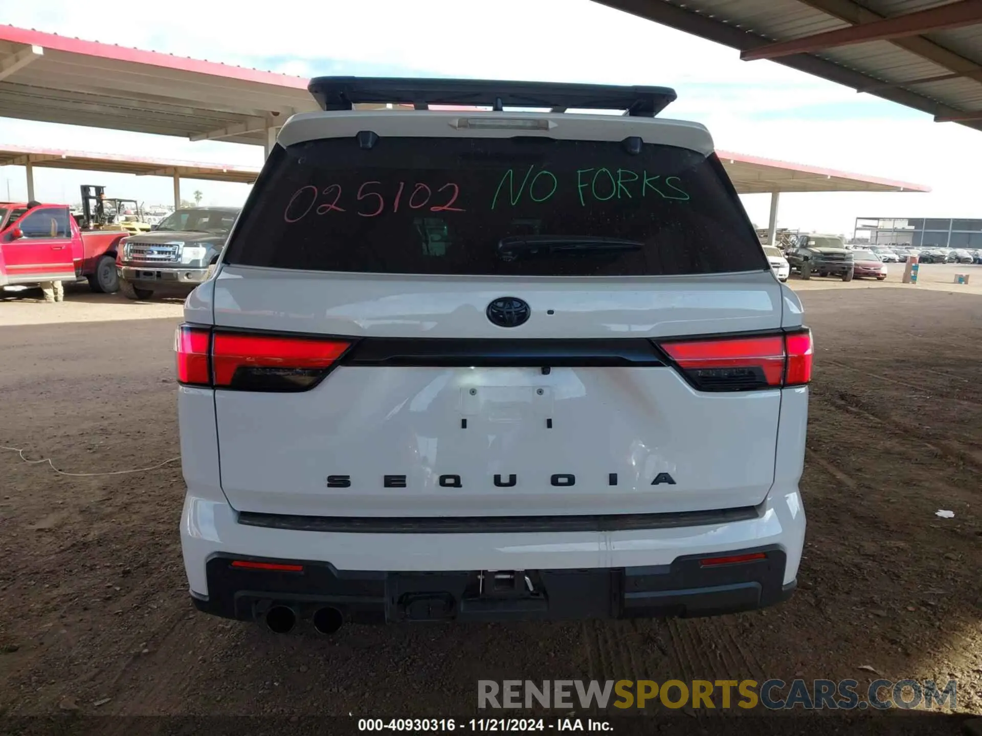 16 fotografías del automóvil dañado 7SVAAABA0RX025102 TOYOTA SEQUOIA 2024