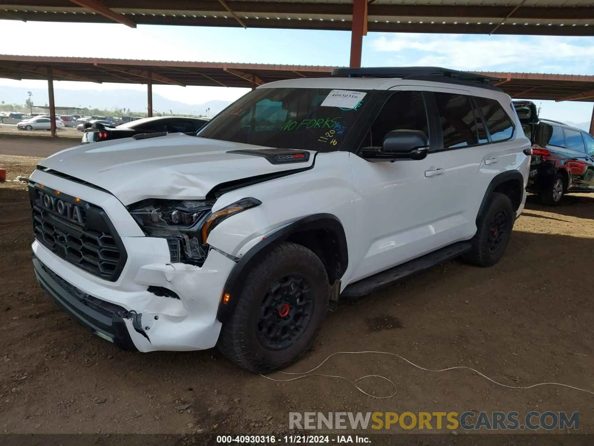 2 fotografías del automóvil dañado 7SVAAABA0RX025102 TOYOTA SEQUOIA 2024
