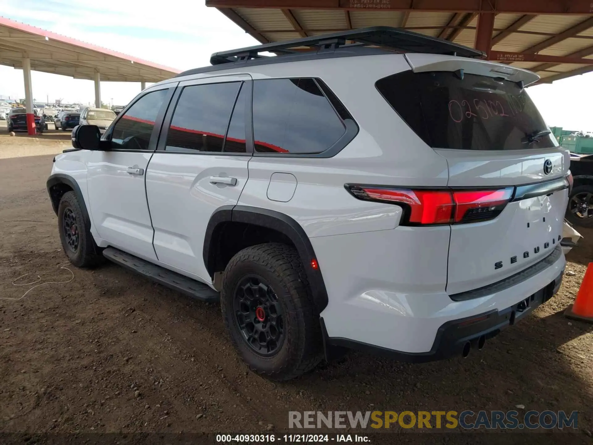 3 fotografías del automóvil dañado 7SVAAABA0RX025102 TOYOTA SEQUOIA 2024