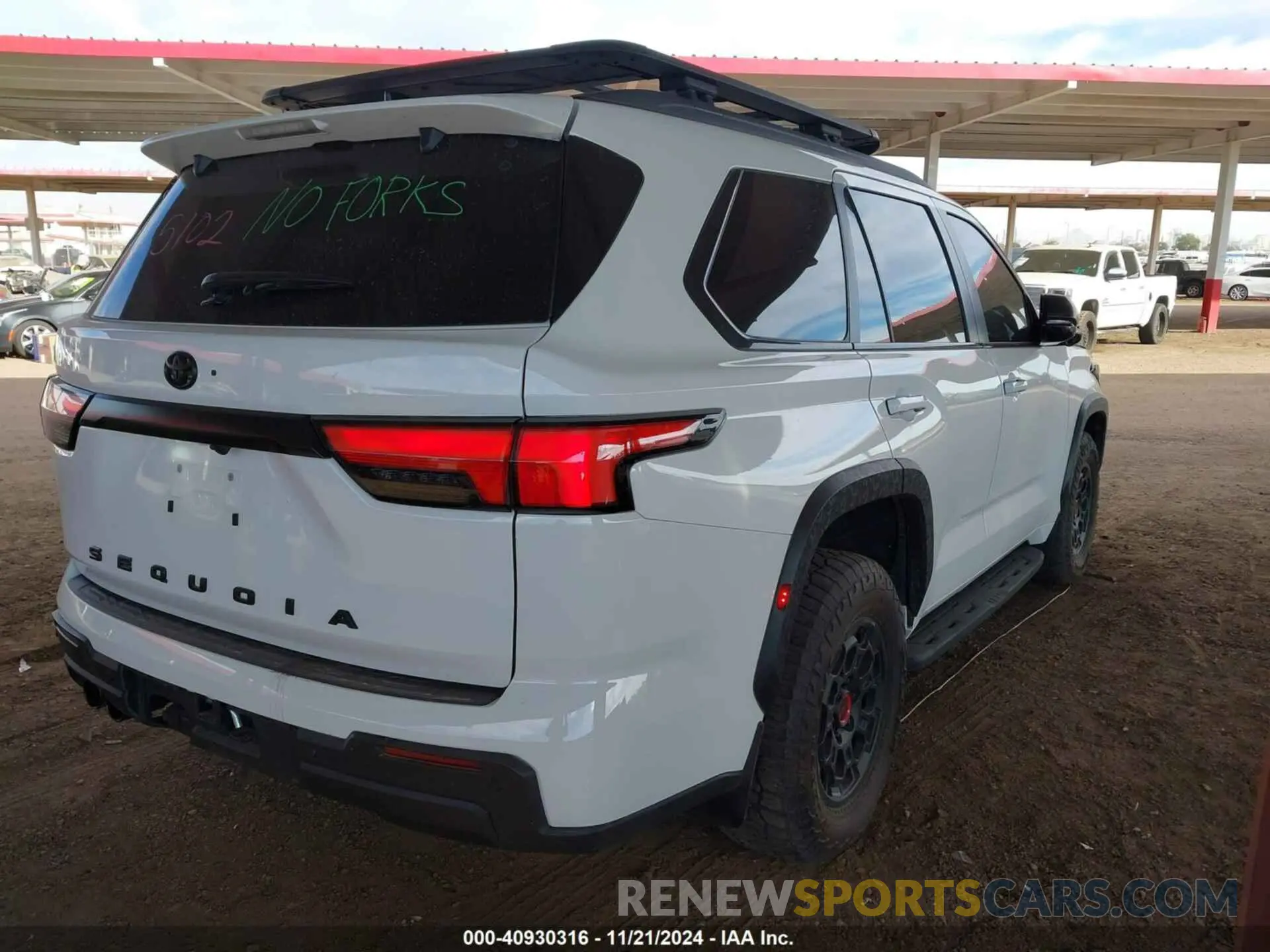 4 fotografías del automóvil dañado 7SVAAABA0RX025102 TOYOTA SEQUOIA 2024