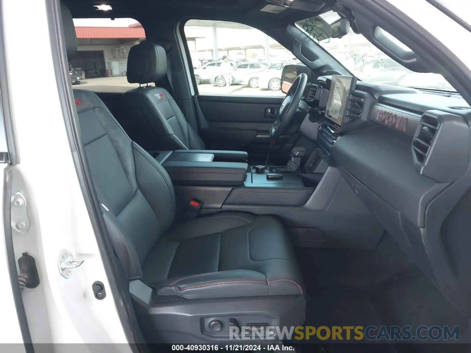 5 fotografías del automóvil dañado 7SVAAABA0RX025102 TOYOTA SEQUOIA 2024