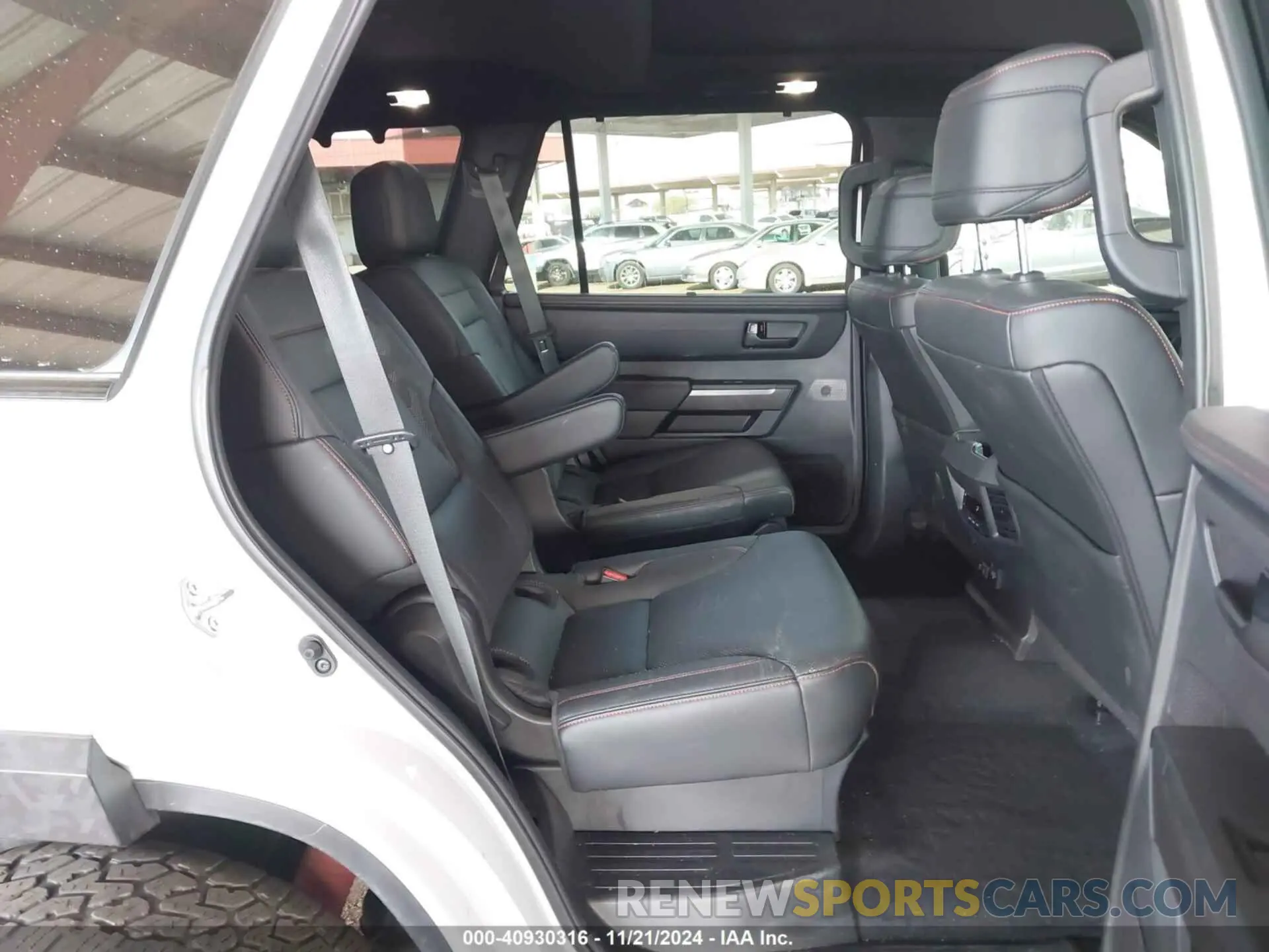 8 fotografías del automóvil dañado 7SVAAABA0RX025102 TOYOTA SEQUOIA 2024