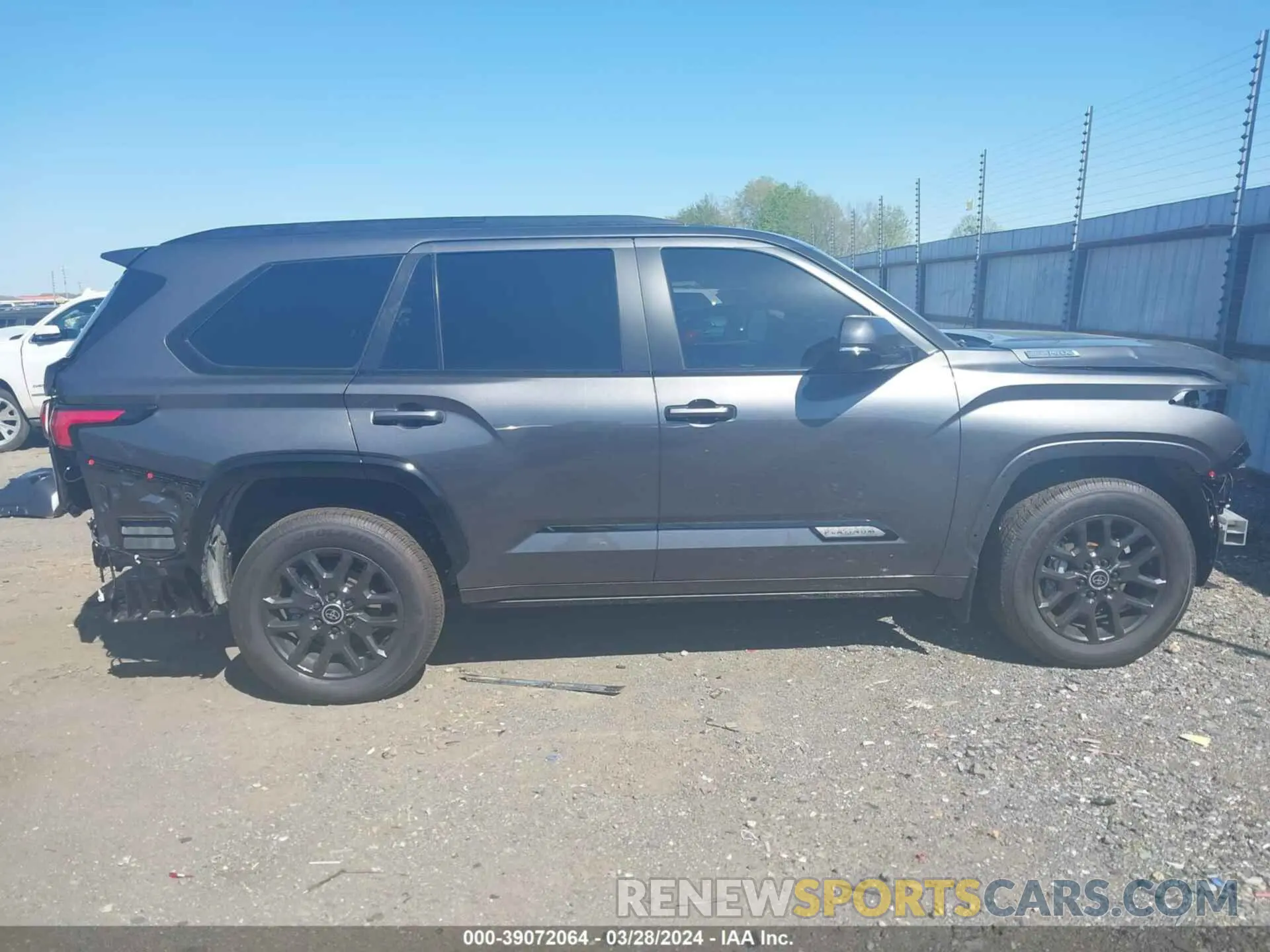 14 fotografías del automóvil dañado 7SVAAABA2RX026994 TOYOTA SEQUOIA 2024