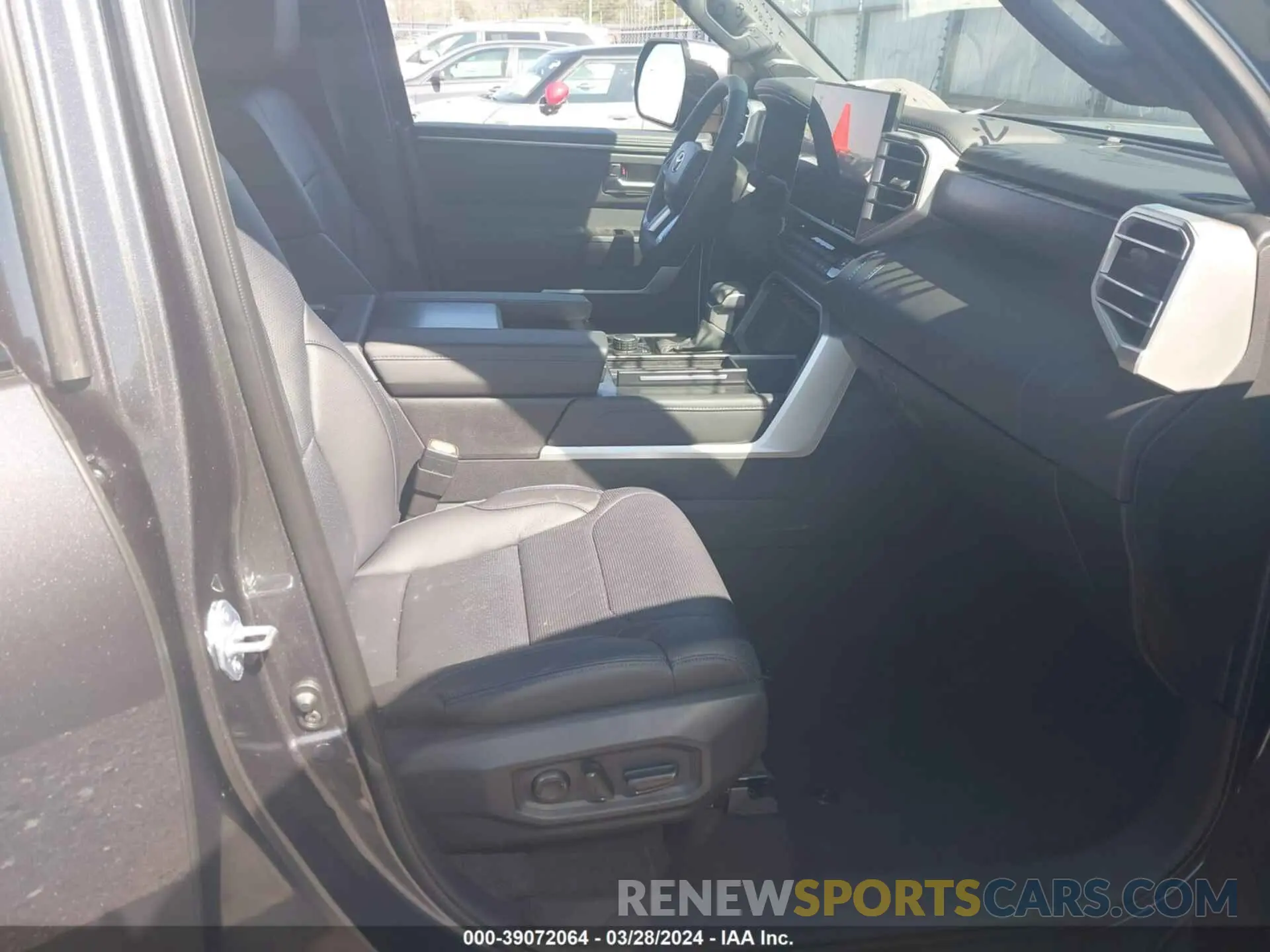 5 fotografías del automóvil dañado 7SVAAABA2RX026994 TOYOTA SEQUOIA 2024