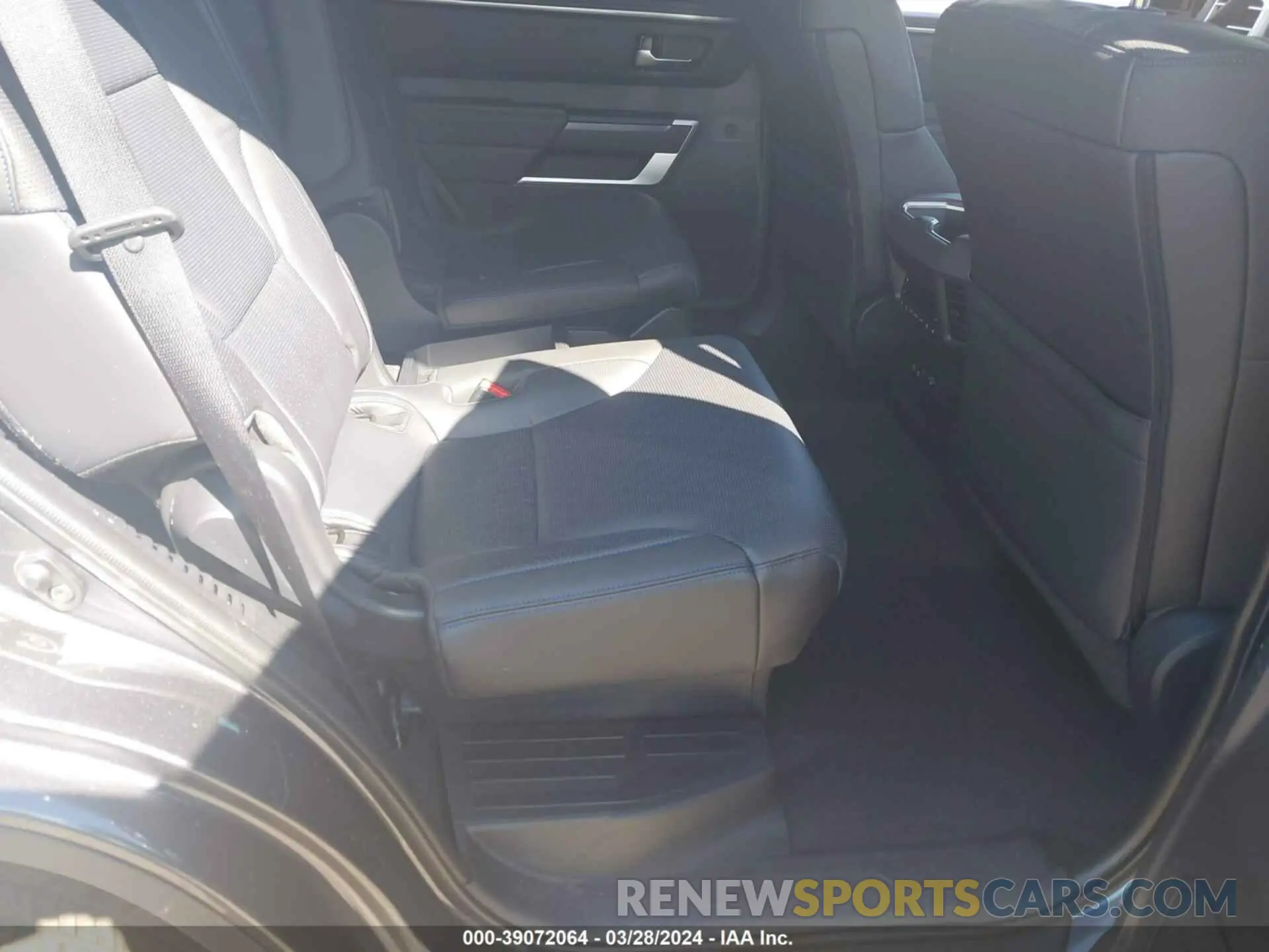 8 fotografías del automóvil dañado 7SVAAABA2RX026994 TOYOTA SEQUOIA 2024