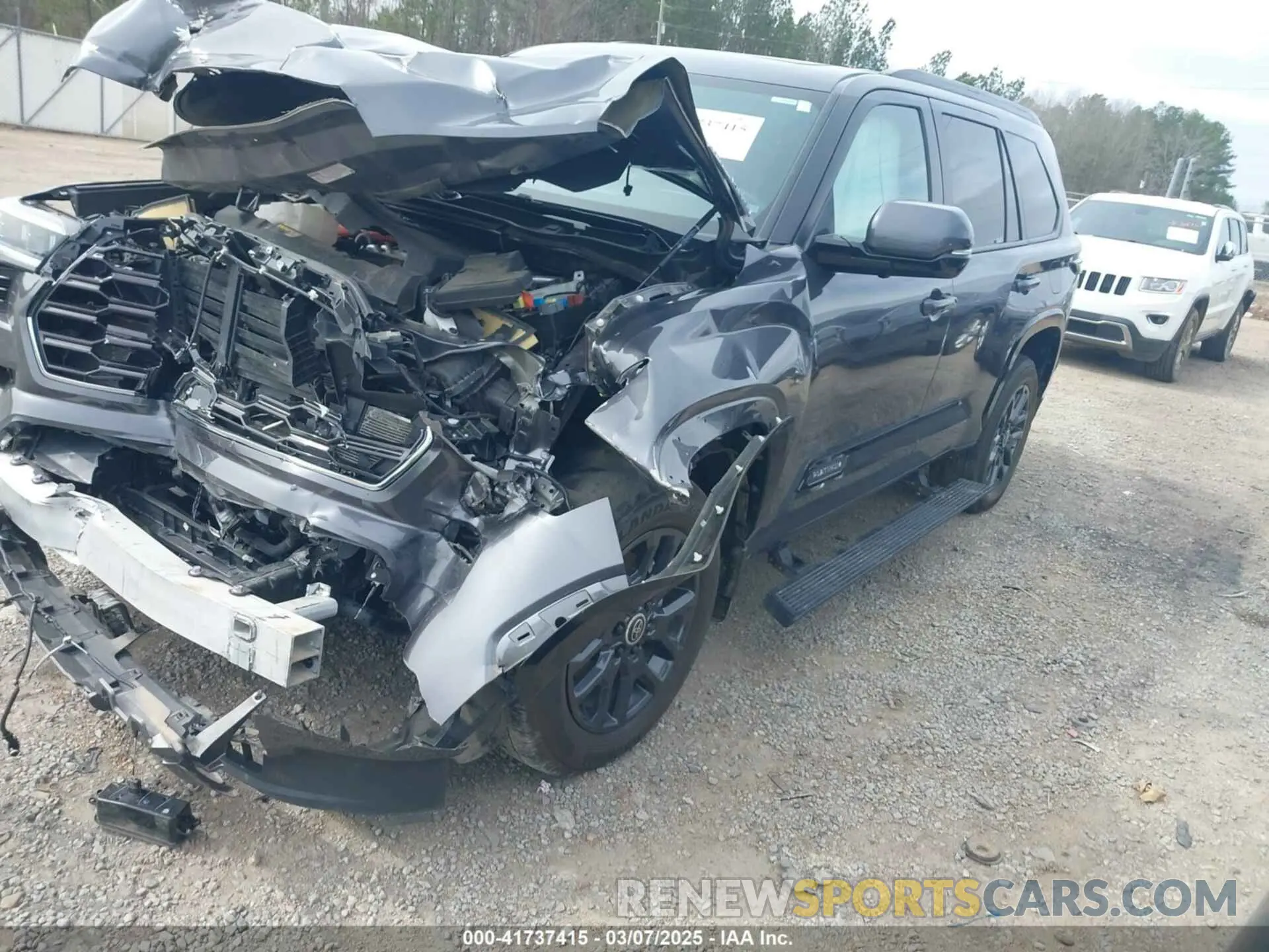 2 fotografías del automóvil dañado 7SVAAABA3RX023991 TOYOTA SEQUOIA 2024