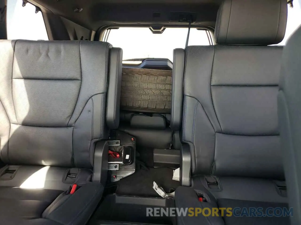 10 fotografías del automóvil dañado 7SVAAABA4RX048026 TOYOTA SEQUOIA 2024