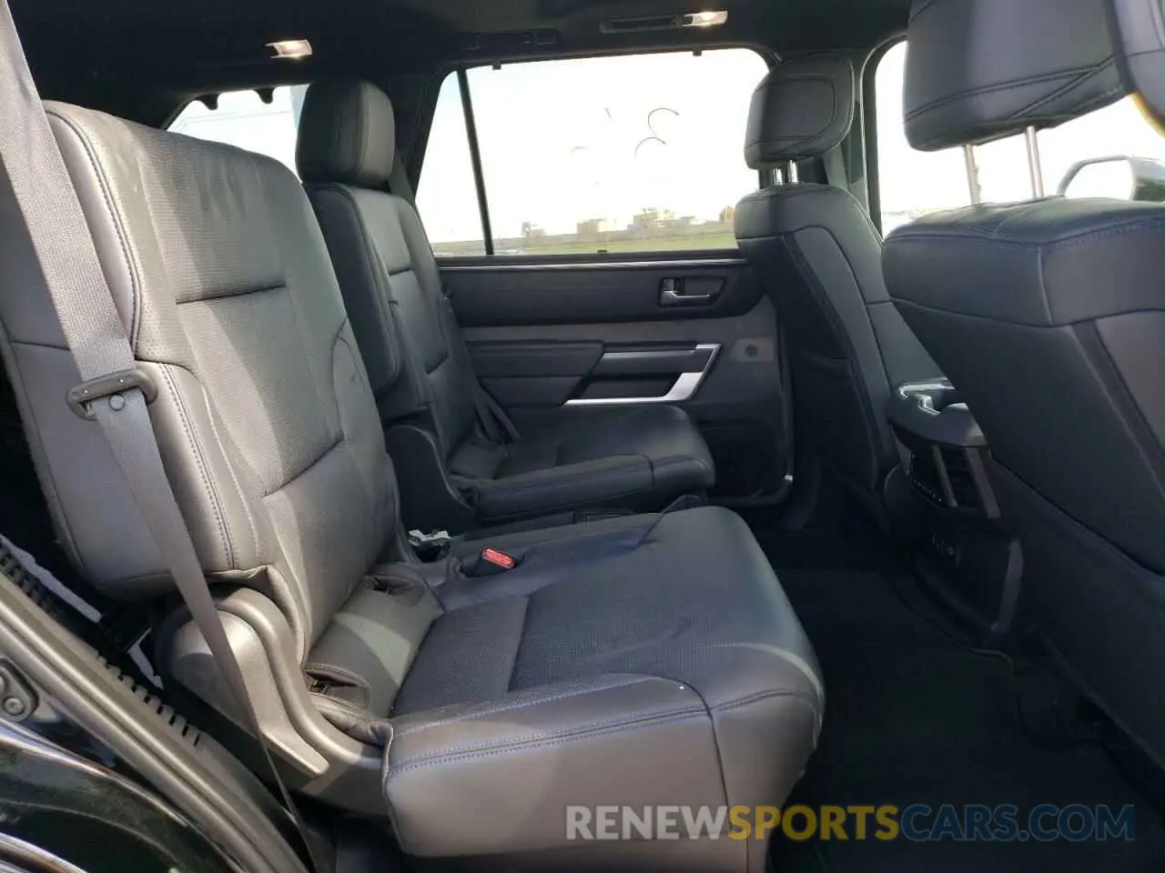 11 fotografías del automóvil dañado 7SVAAABA4RX048026 TOYOTA SEQUOIA 2024