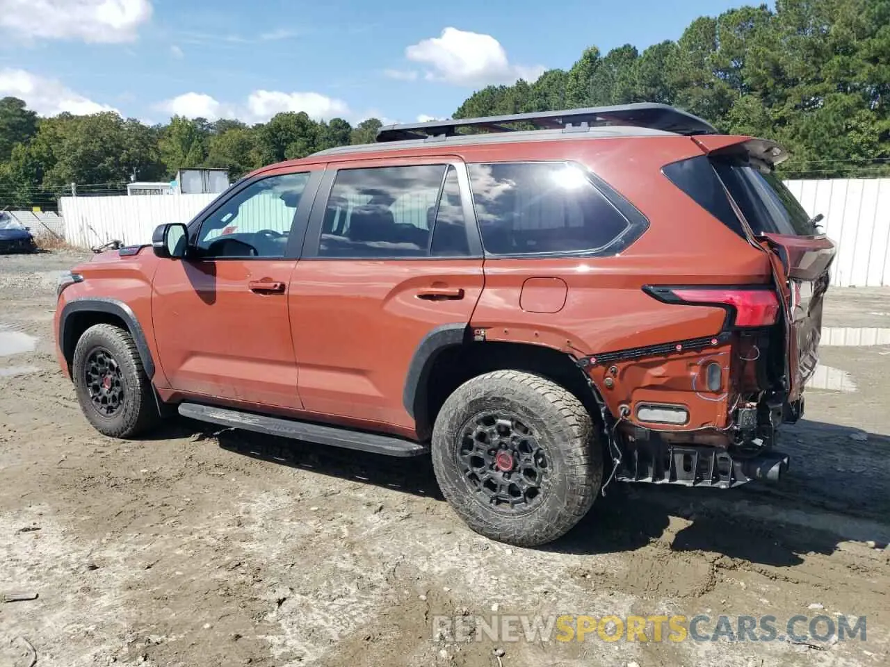 2 fotografías del automóvil dañado 7SVAAABA5RX021773 TOYOTA SEQUOIA 2024