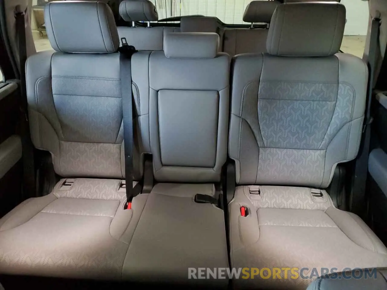 10 fotografías del automóvil dañado 7SVAAABA5RX044406 TOYOTA SEQUOIA 2024