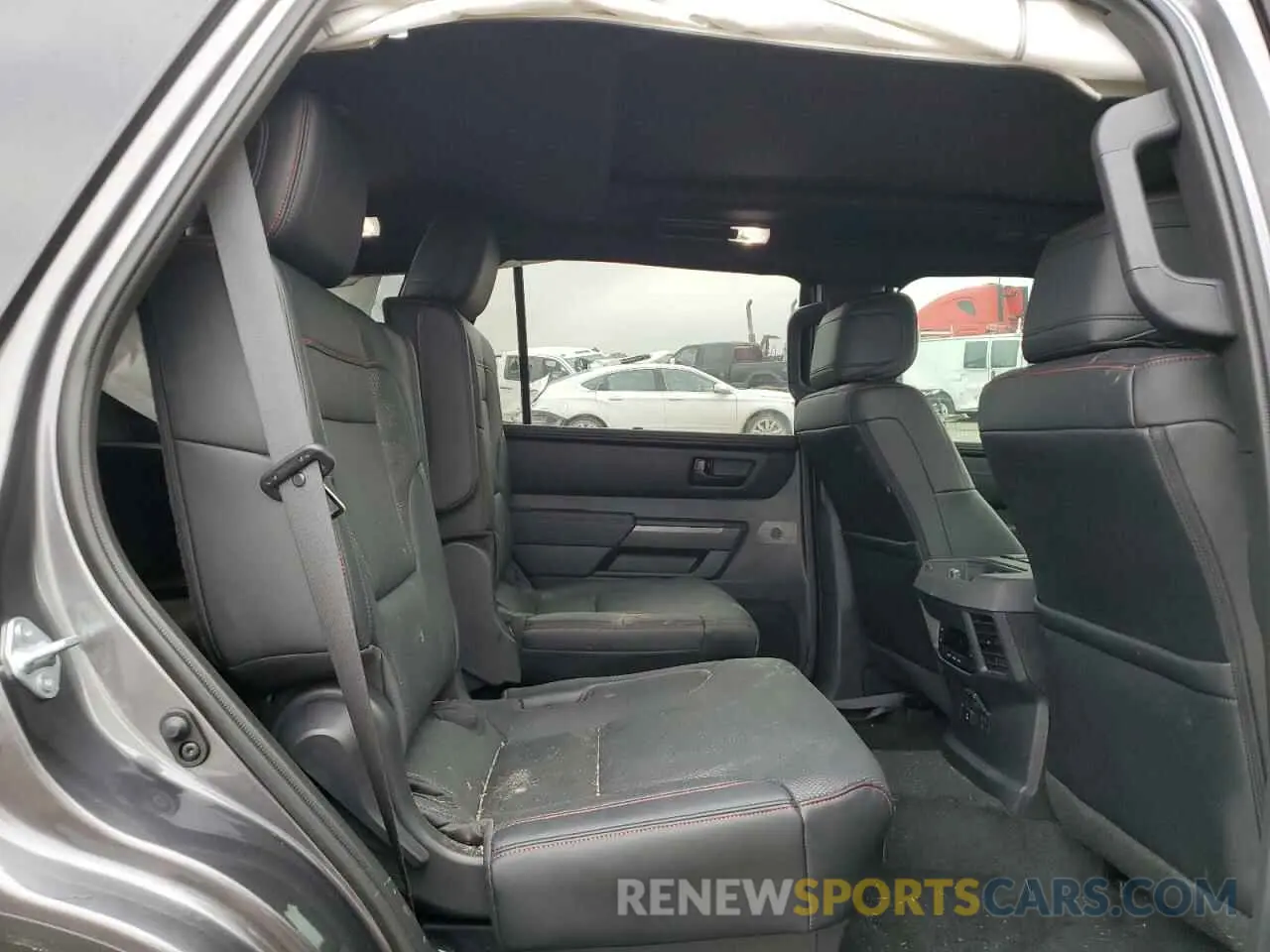 11 fotografías del automóvil dañado 7SVAAABA7RX046755 TOYOTA SEQUOIA 2024