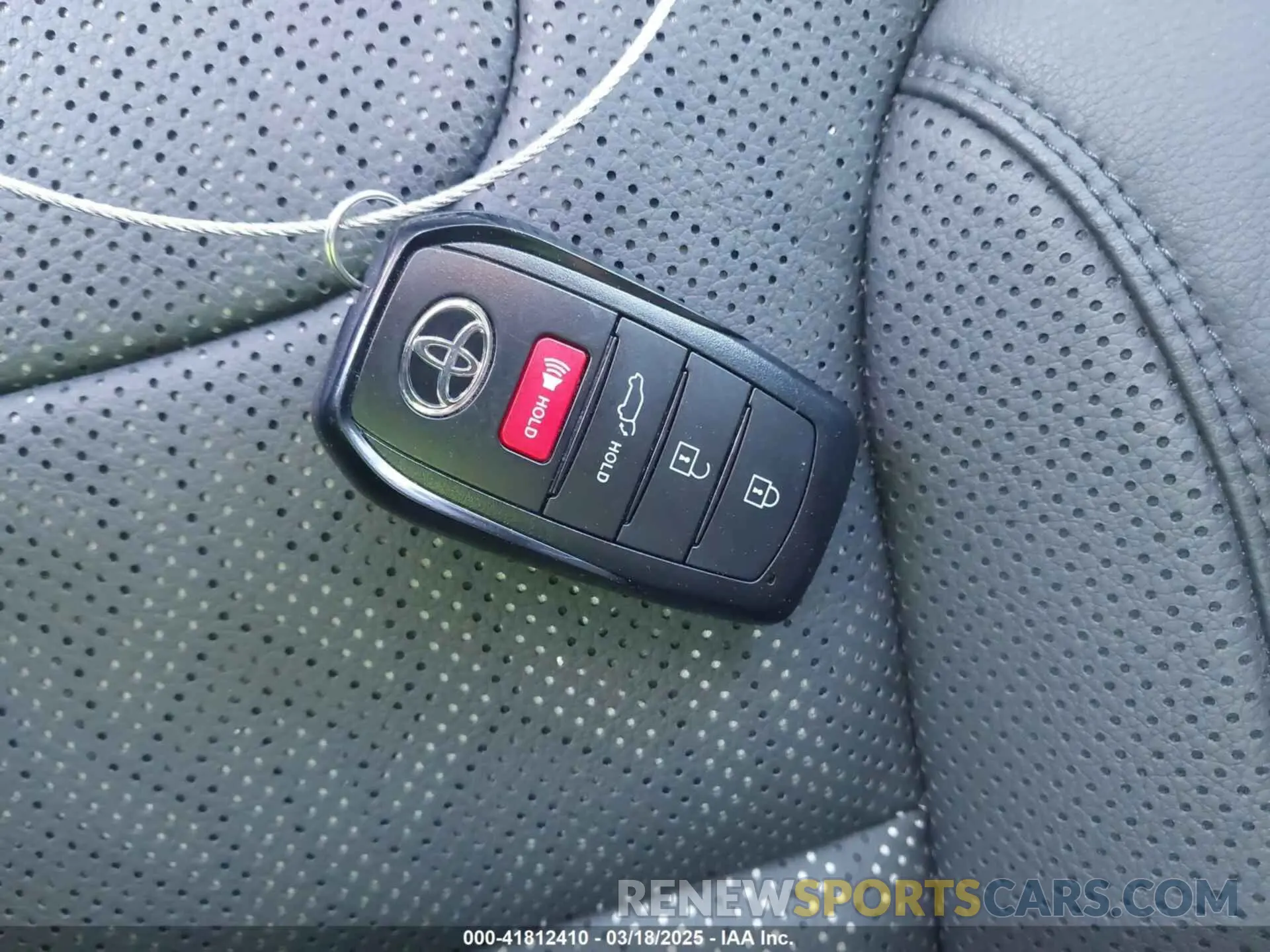 11 fotografías del automóvil dañado 7SVAAABA8RX047798 TOYOTA SEQUOIA 2024