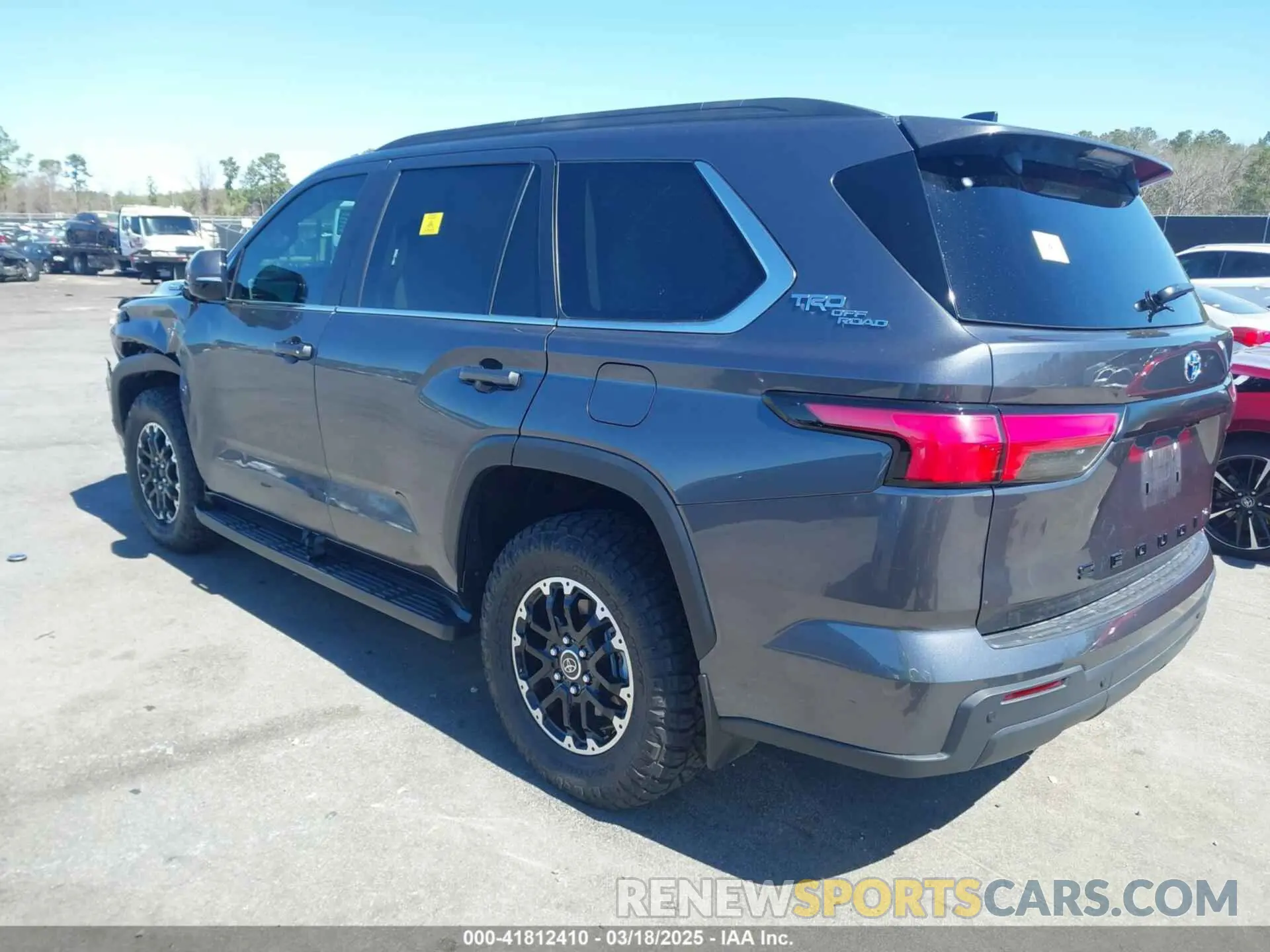 3 fotografías del automóvil dañado 7SVAAABA8RX047798 TOYOTA SEQUOIA 2024