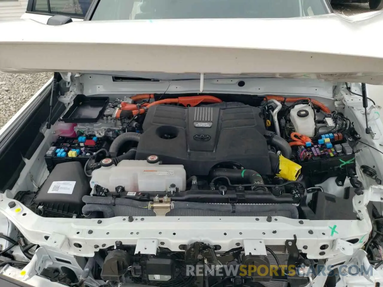 12 fotografías del automóvil dañado 7SVAAABAXRX040030 TOYOTA SEQUOIA 2024