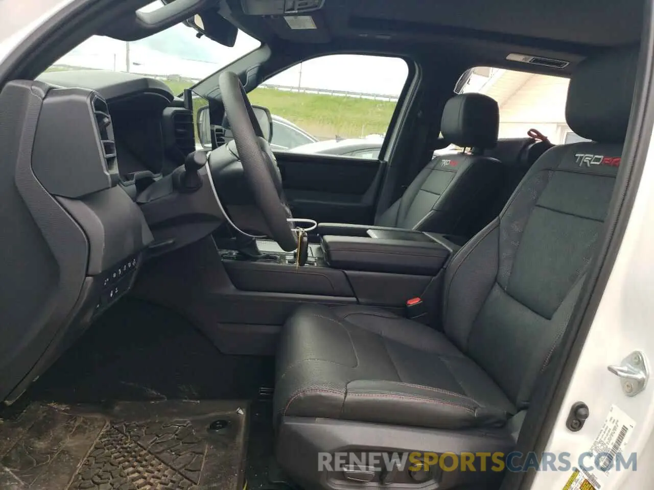 7 fotografías del automóvil dañado 7SVAAABAXRX040030 TOYOTA SEQUOIA 2024