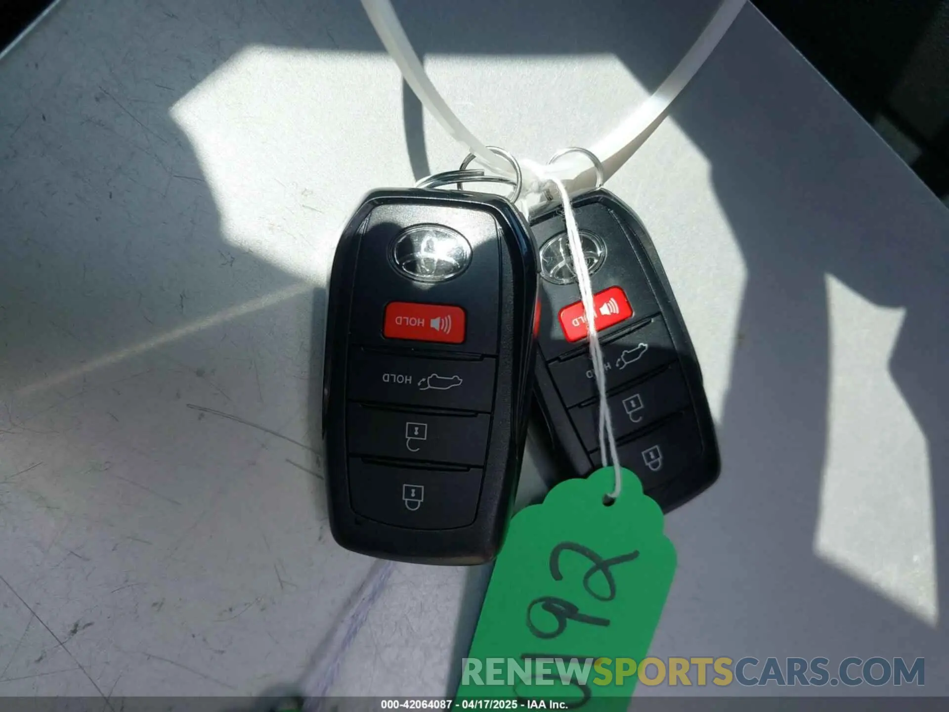 11 fotografías del automóvil dañado 7SVAAAAA3SX004123 TOYOTA SEQUOIA 2025