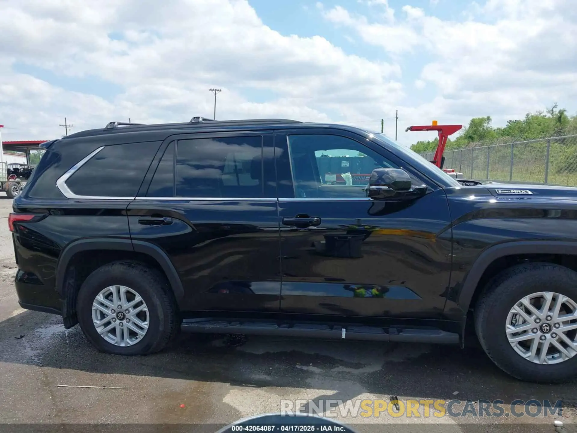 13 fotografías del automóvil dañado 7SVAAAAA3SX004123 TOYOTA SEQUOIA 2025