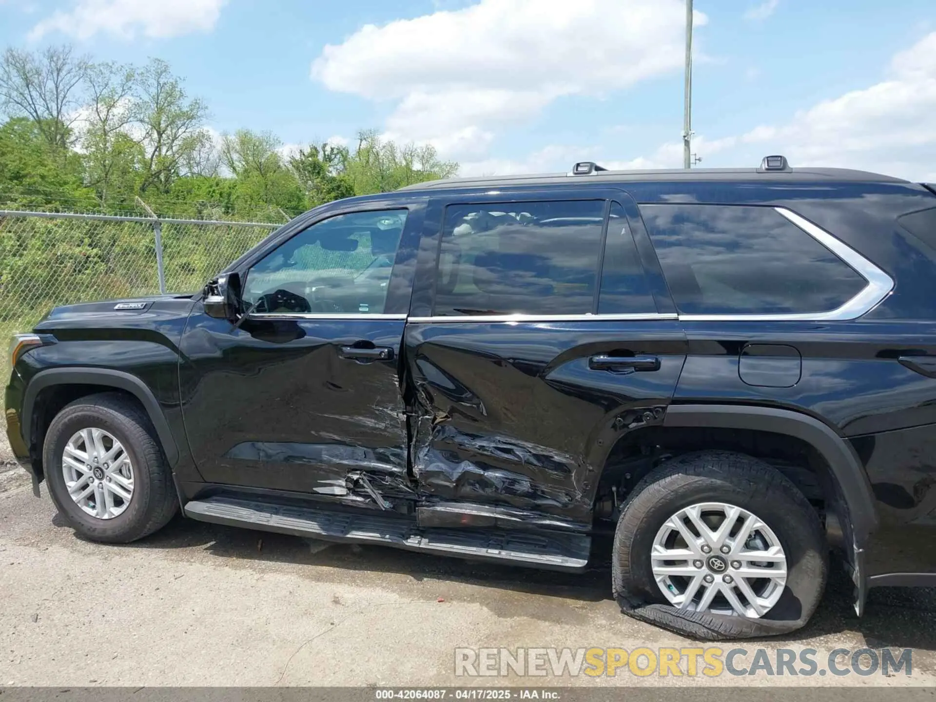 14 fotografías del automóvil dañado 7SVAAAAA3SX004123 TOYOTA SEQUOIA 2025
