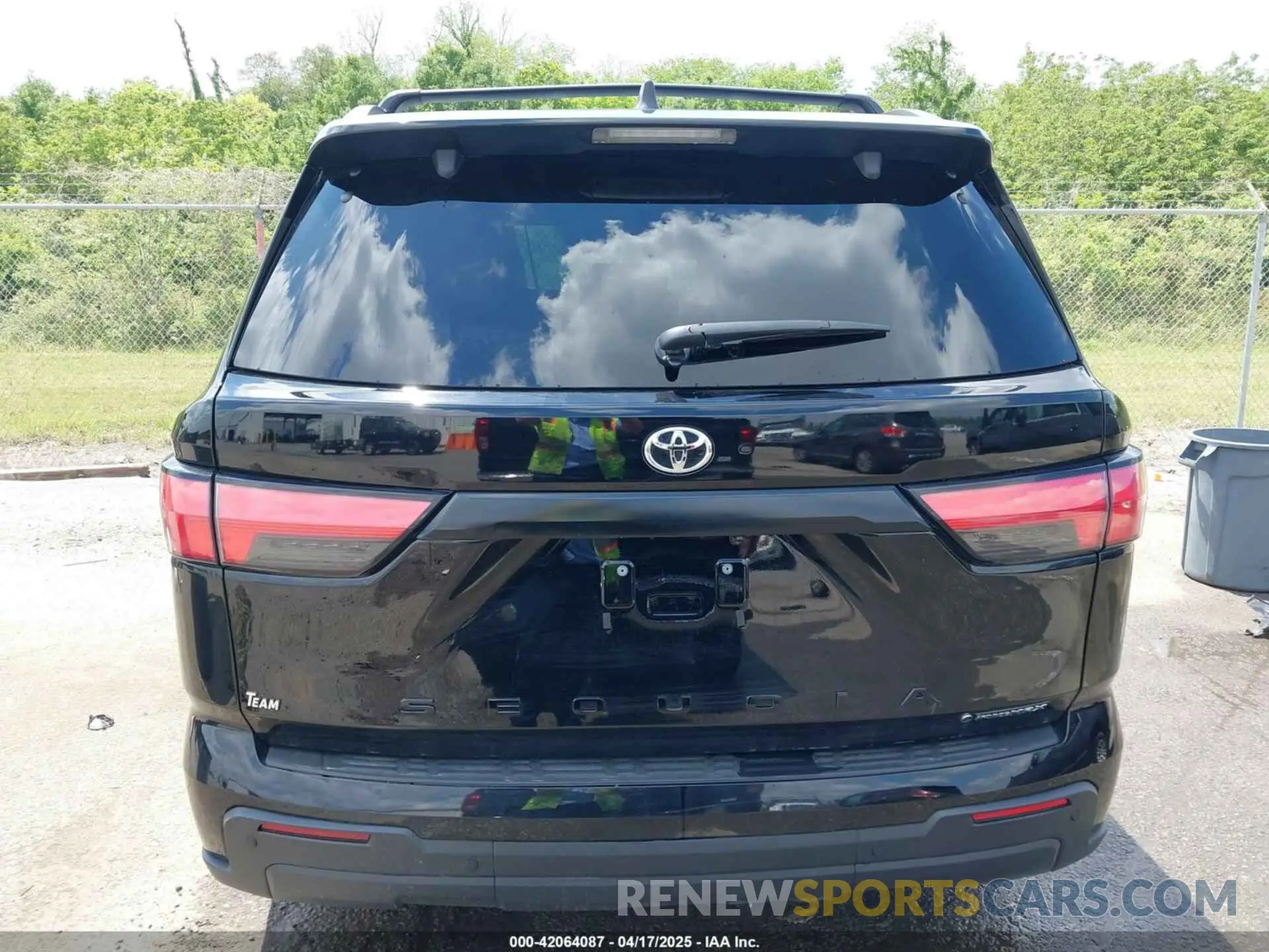 16 fotografías del automóvil dañado 7SVAAAAA3SX004123 TOYOTA SEQUOIA 2025