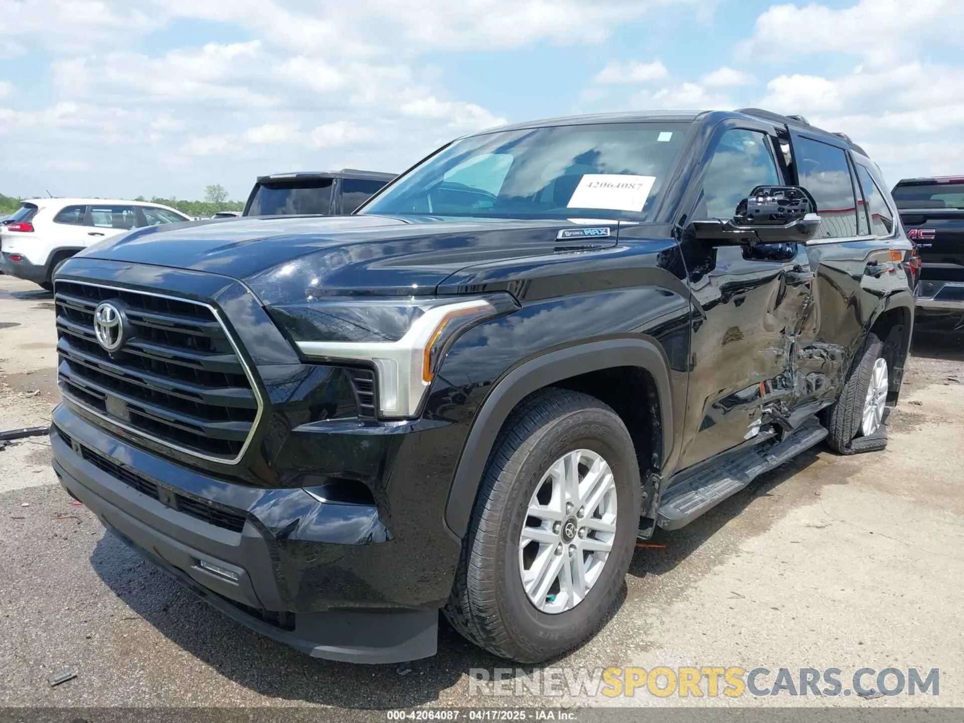 2 fotografías del automóvil dañado 7SVAAAAA3SX004123 TOYOTA SEQUOIA 2025