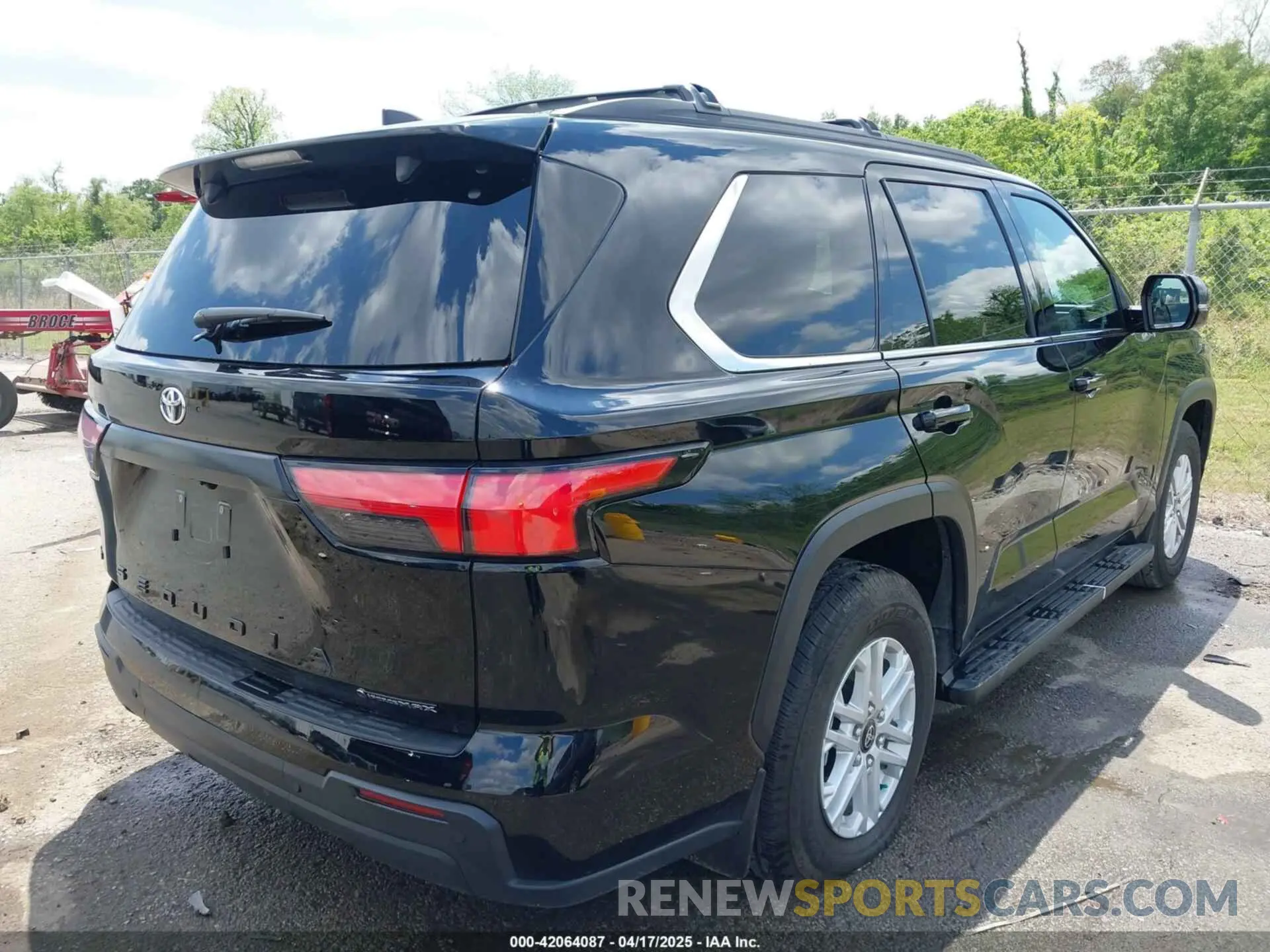 4 fotografías del automóvil dañado 7SVAAAAA3SX004123 TOYOTA SEQUOIA 2025