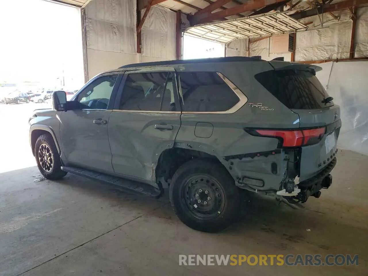 2 fotografías del automóvil dañado 7SVAAABA0SX053360 TOYOTA SEQUOIA 2025
