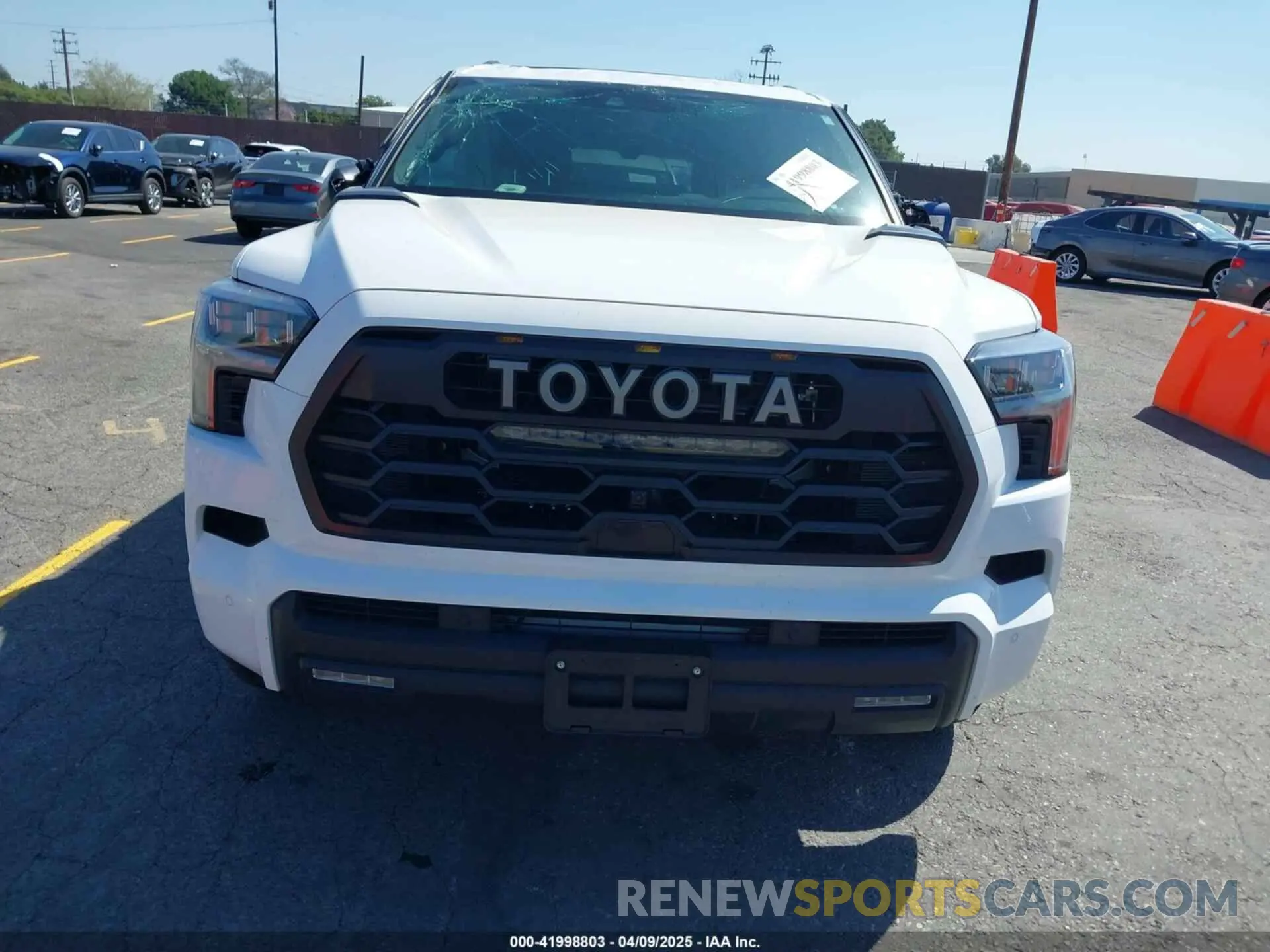 11 fotografías del automóvil dañado 7SVAAABA1SX054114 TOYOTA SEQUOIA 2025