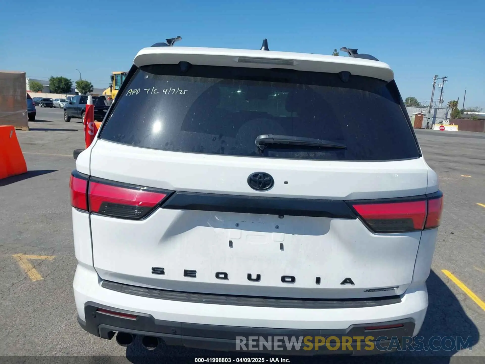 15 fotografías del automóvil dañado 7SVAAABA1SX054114 TOYOTA SEQUOIA 2025
