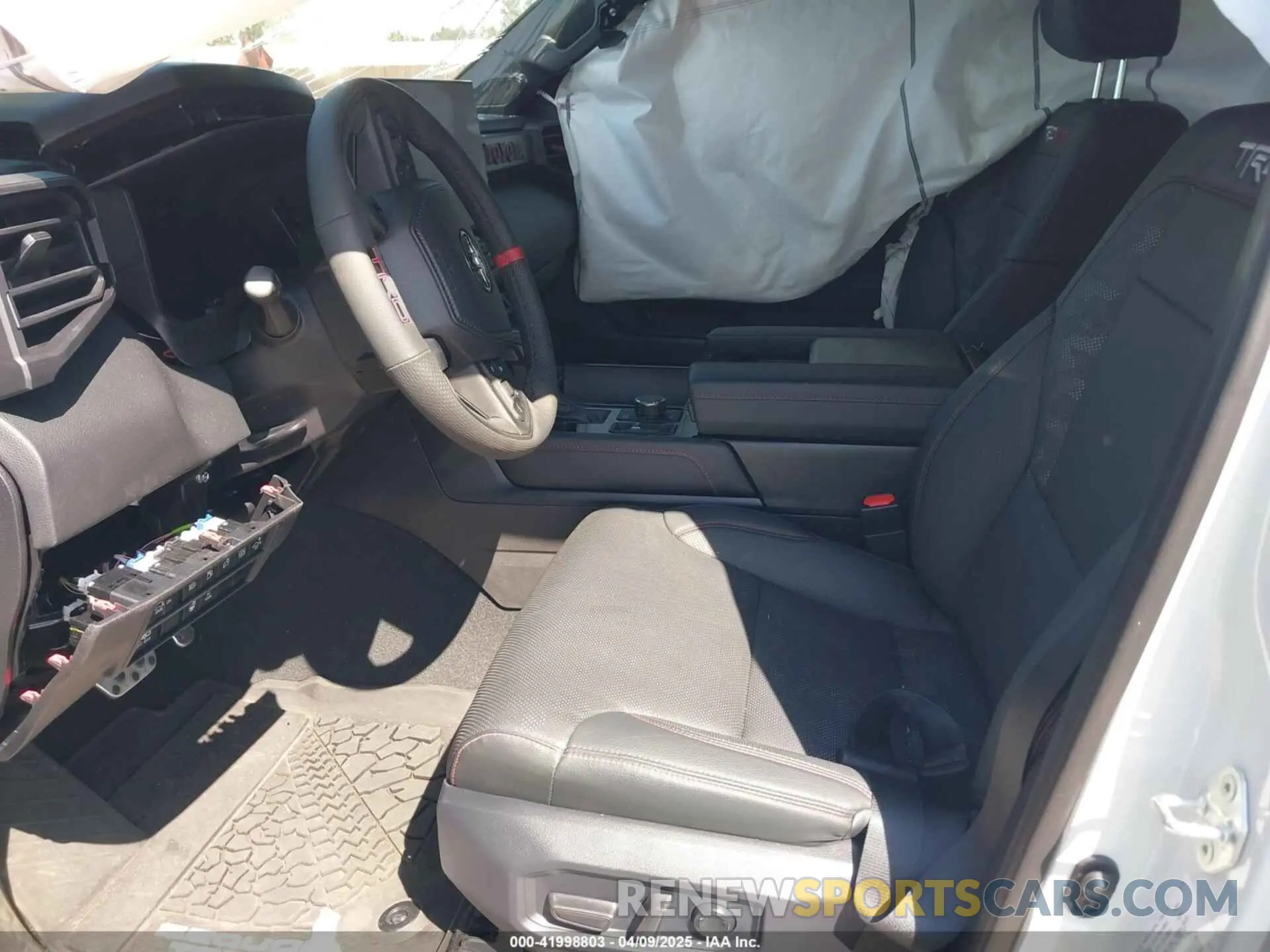 5 fotografías del automóvil dañado 7SVAAABA1SX054114 TOYOTA SEQUOIA 2025