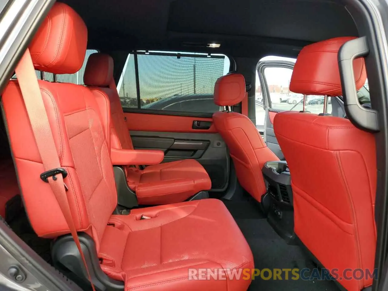 11 fotografías del automóvil dañado 7SVAAABA5SX053838 TOYOTA SEQUOIA 2025