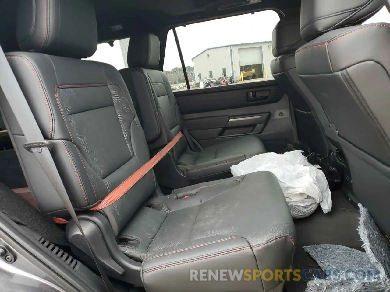 11 fotografías del automóvil dañado 7SVAAABA6SX050186 TOYOTA SEQUOIA 2025