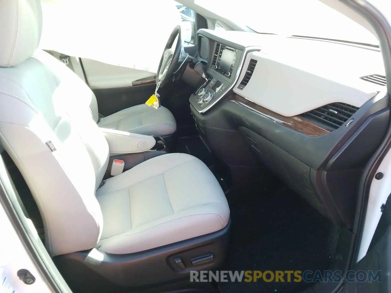 5 fotografías del automóvil dañado 5TDDZ3DC3KS214154 TOYOTA SIENNA 2019