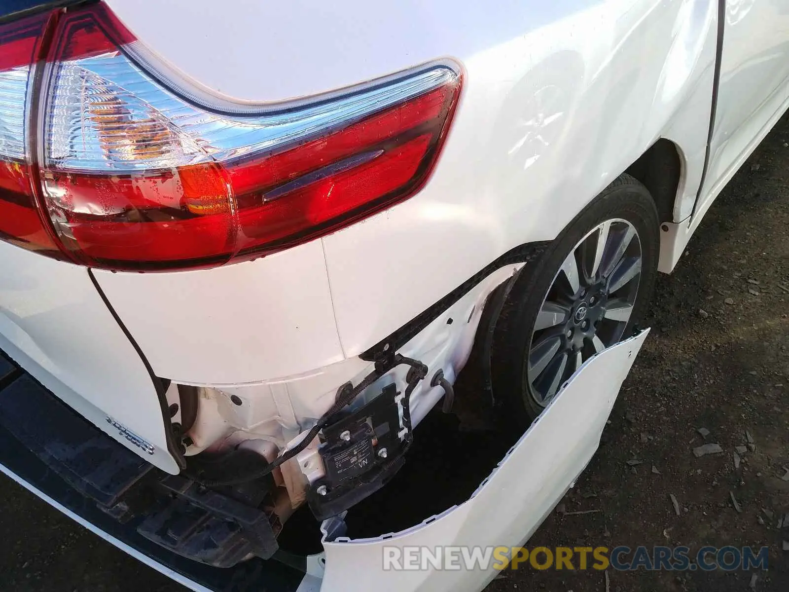 9 fotografías del automóvil dañado 5TDDZ3DC3KS214154 TOYOTA SIENNA 2019