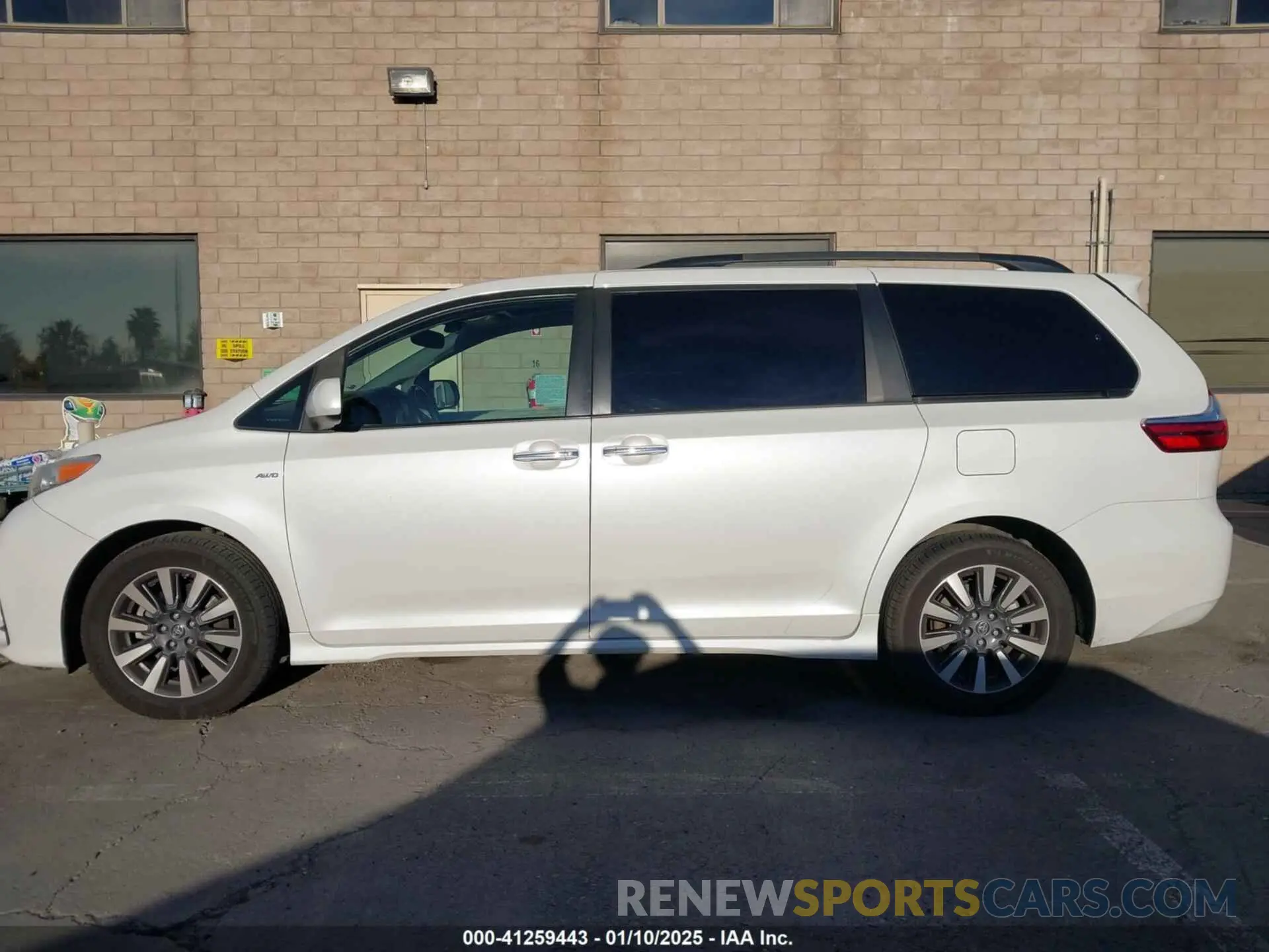 14 fotografías del automóvil dañado 5TDDZ3DC3KS220990 TOYOTA SIENNA 2019
