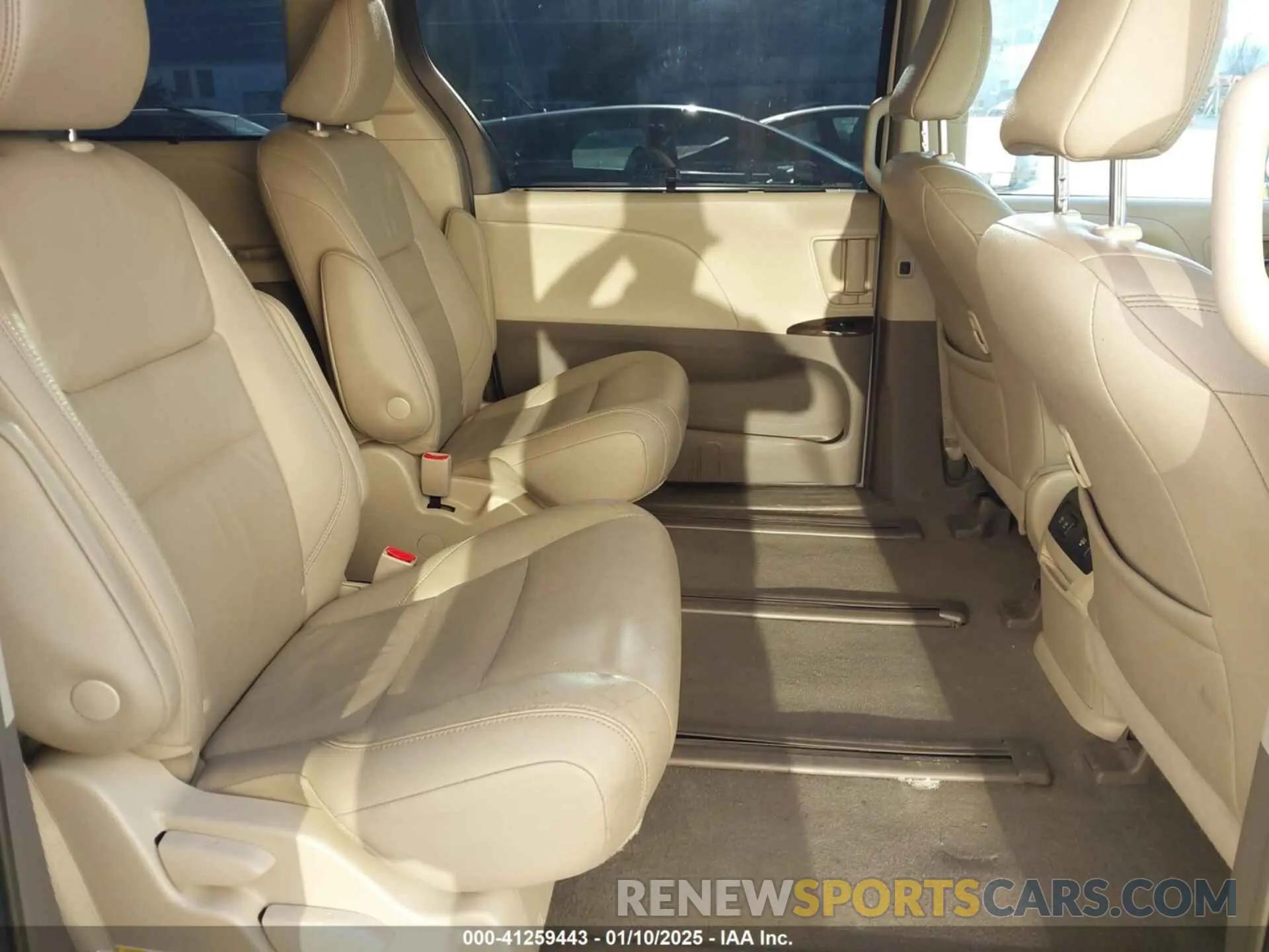 8 fotografías del automóvil dañado 5TDDZ3DC3KS220990 TOYOTA SIENNA 2019