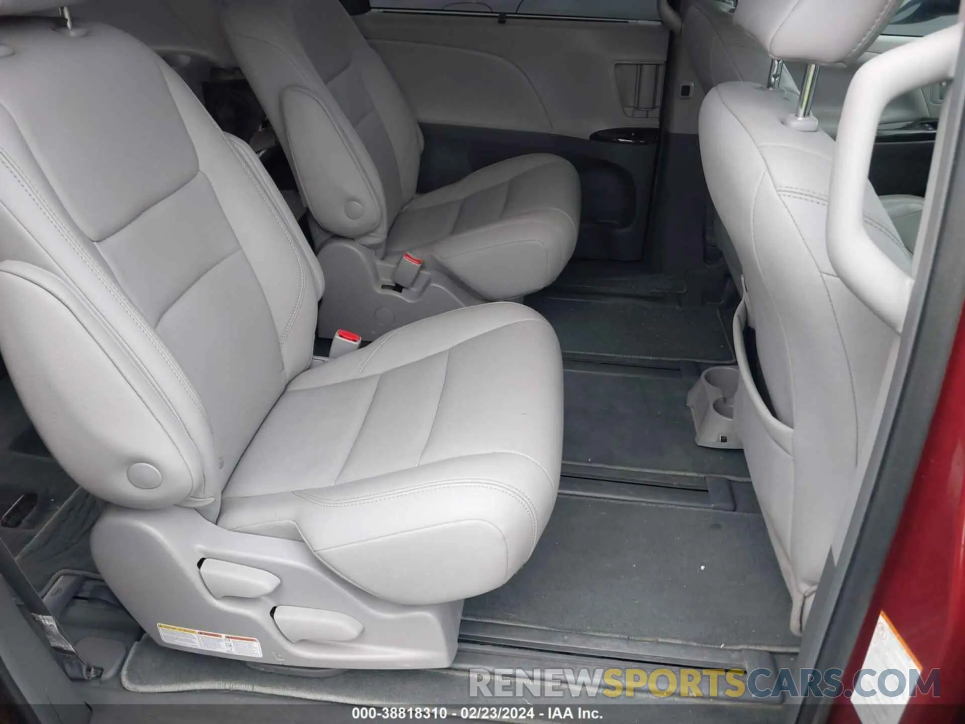 8 fotografías del automóvil dañado 5TDDZ3DC4KS220562 TOYOTA SIENNA 2019