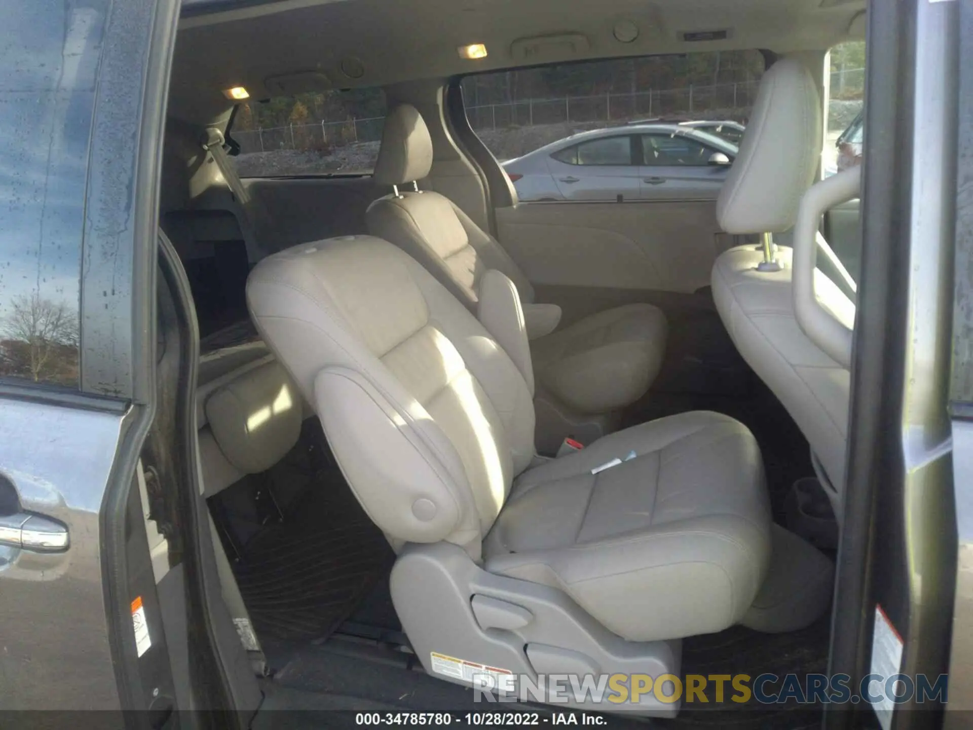 8 fotografías del automóvil dañado 5TDDZ3DC4KS225745 TOYOTA SIENNA 2019