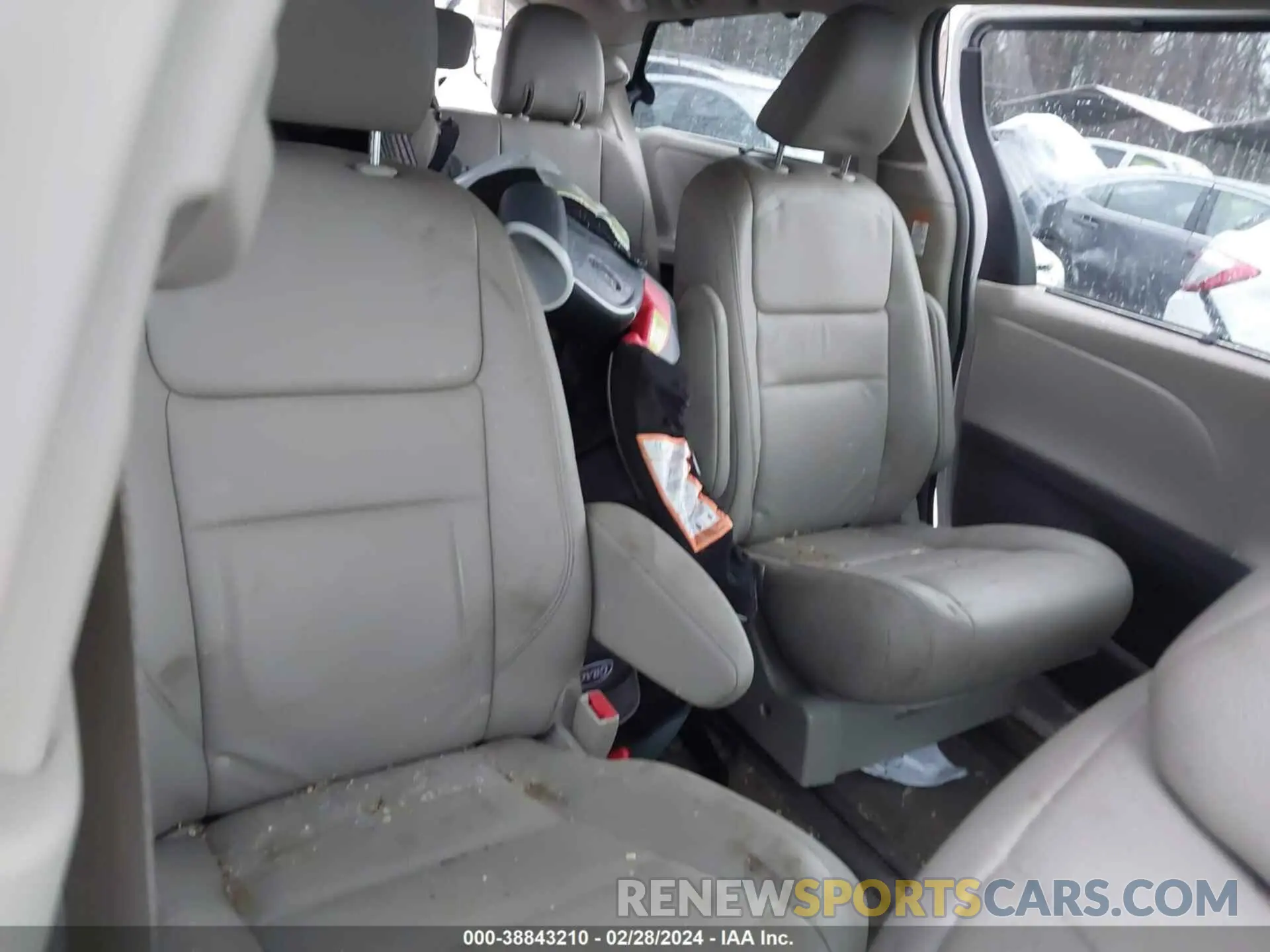 8 fotografías del automóvil dañado 5TDDZ3DC7KS212438 TOYOTA SIENNA 2019